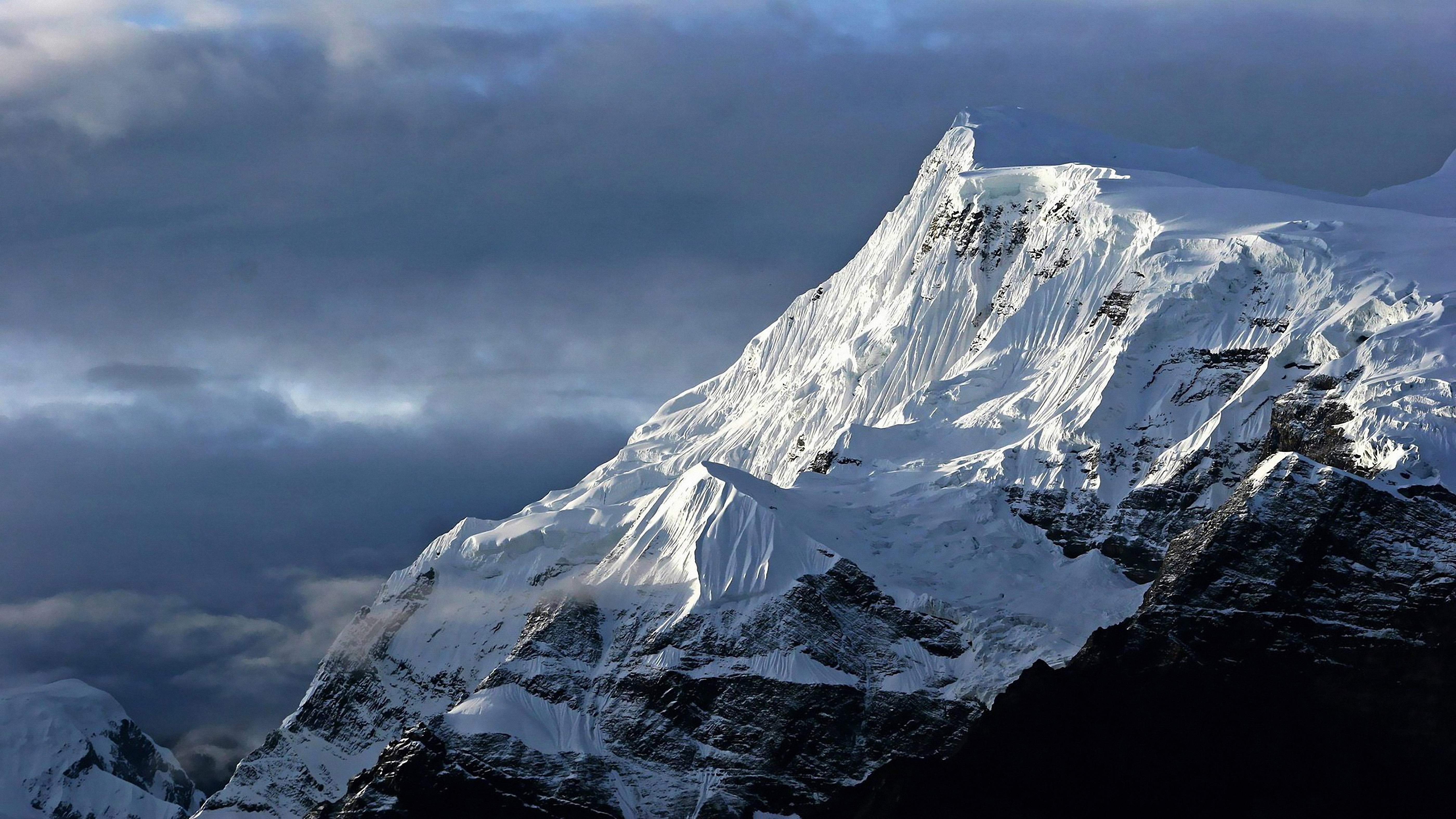 High mountain. Горы Гамбурцева антарктические Альпы. Гора Эверест. Гора Аннапурна 1920 1080. Хан Тенгри гора.