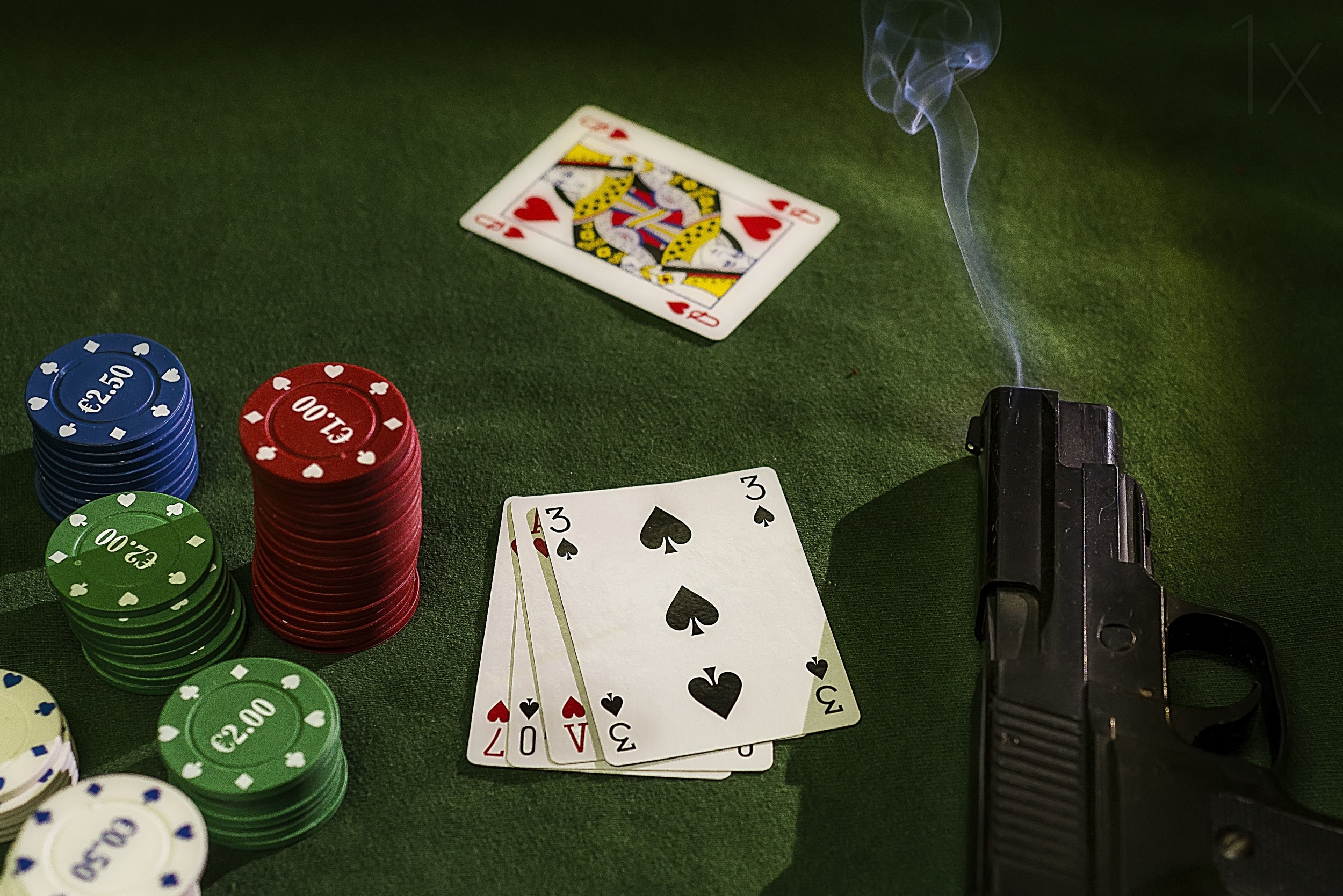 Карты деньги стол. Карточный стол. Игральный стол для карт. Покер. Стол для карточных игр.