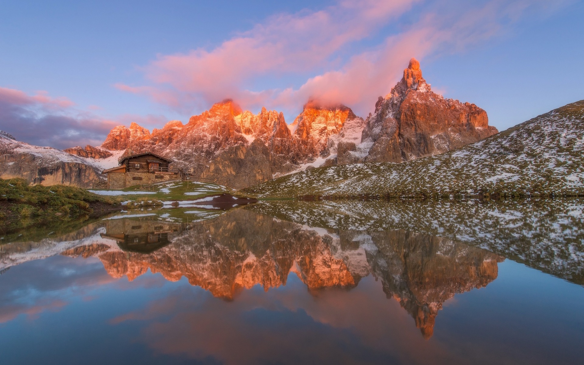 гора, изба, отражение