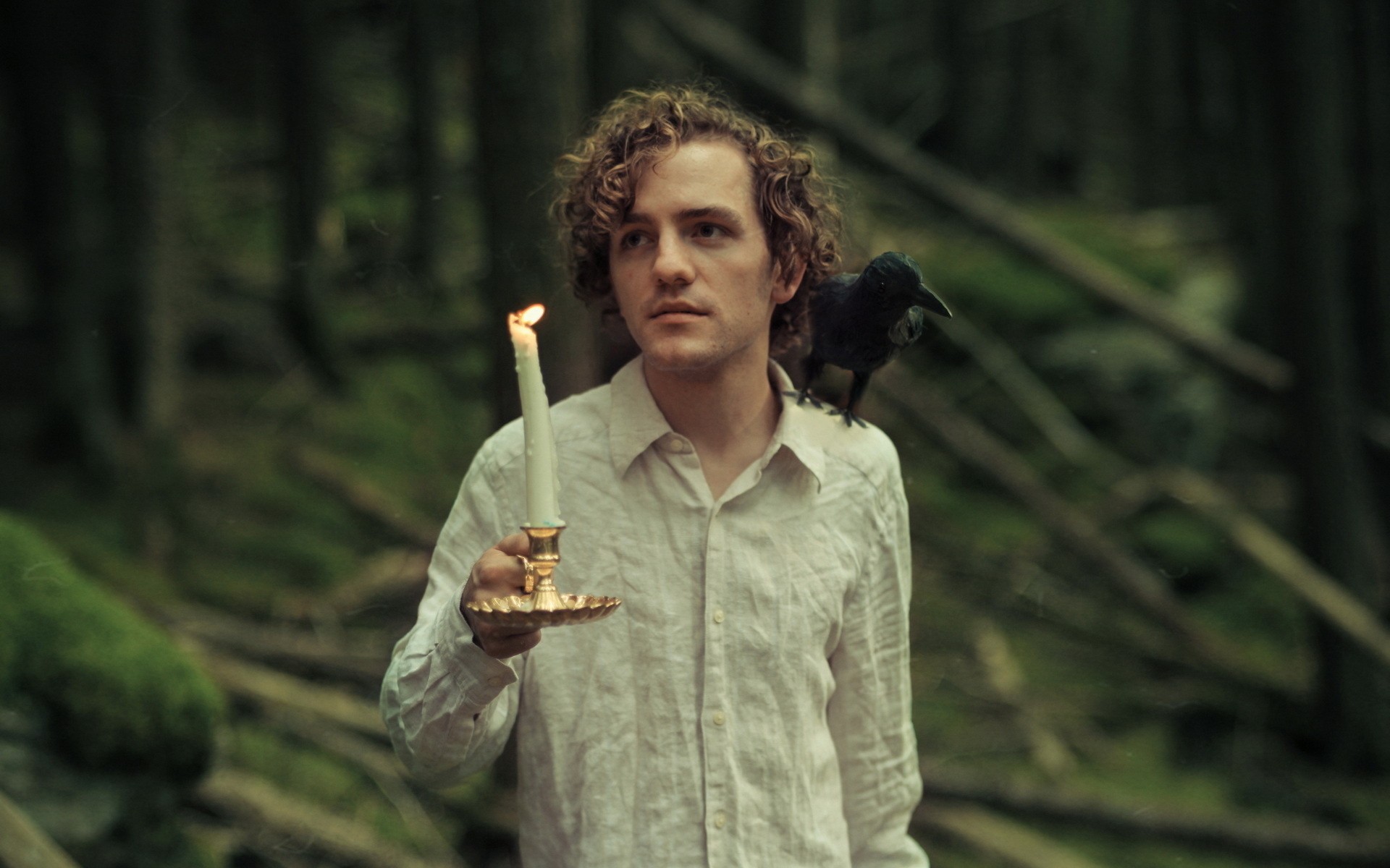 свеча, ворон