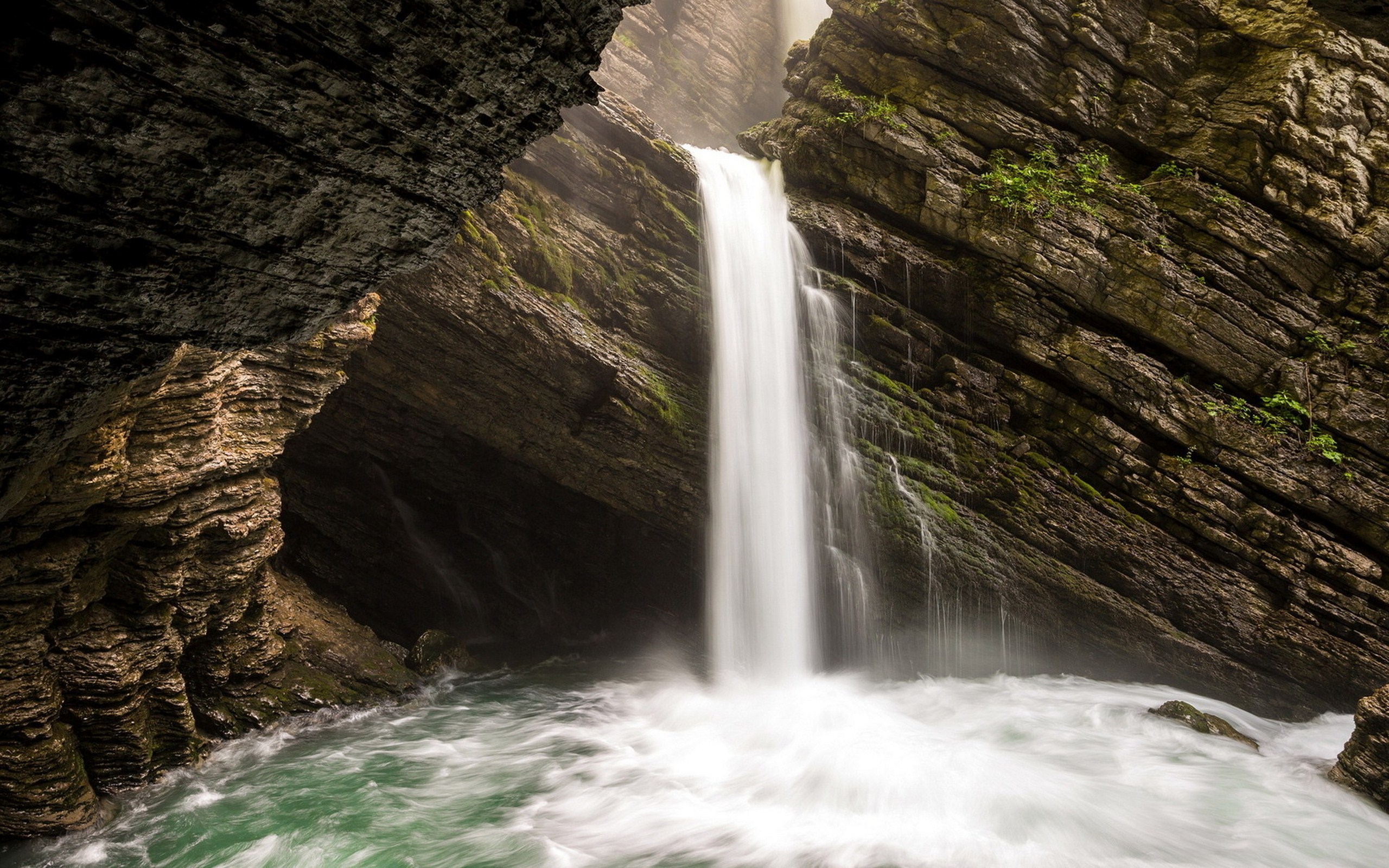 Падающие водопады. Чашеобразный водопад. Сомбассон водопад. Обрывные водопады. Водопад девичьи косы Кабардино-Балкария.