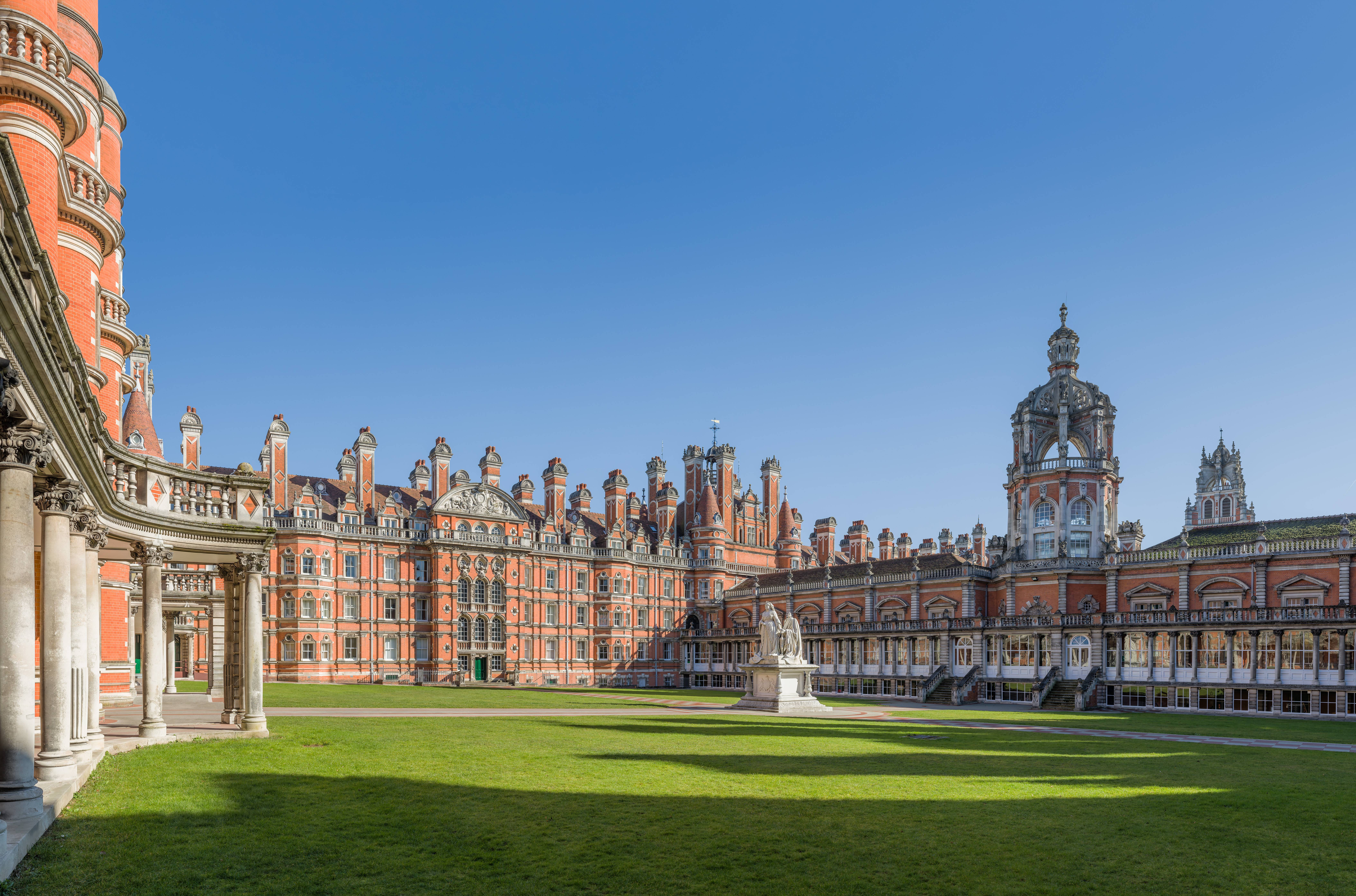 Самые первые университеты появились в. Лондонский Королевский университет Холлоуэй. Роял Холлоуэй, Лондонский университет. Королевский колледж Холлоуэй. Королевский колледж Лондона университеты Лондона.