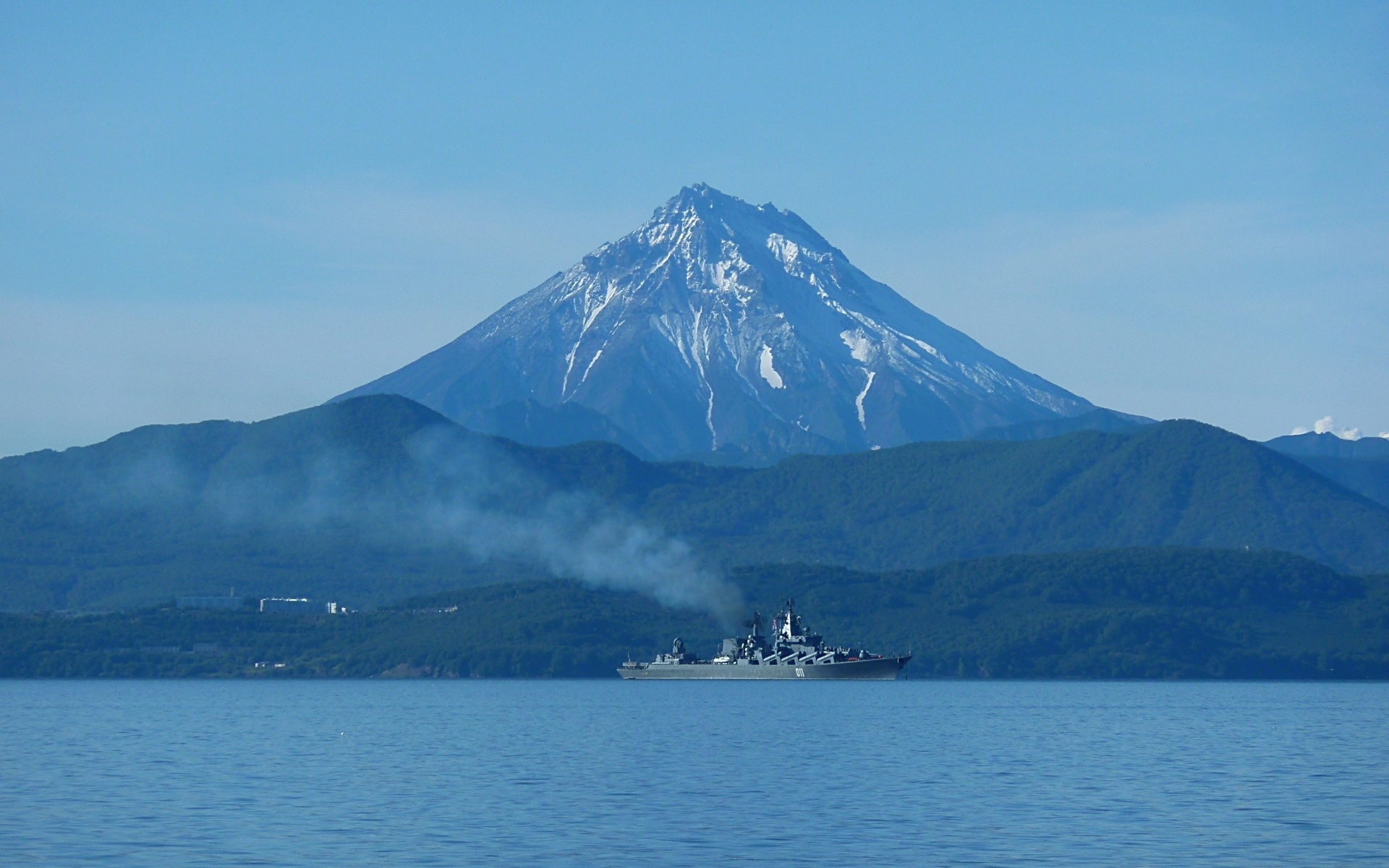 Алаид. Морской корабль Алаид. Алаид обои. Судно остров Атласова вулкан Алаид фото. Гора оружия картинка.