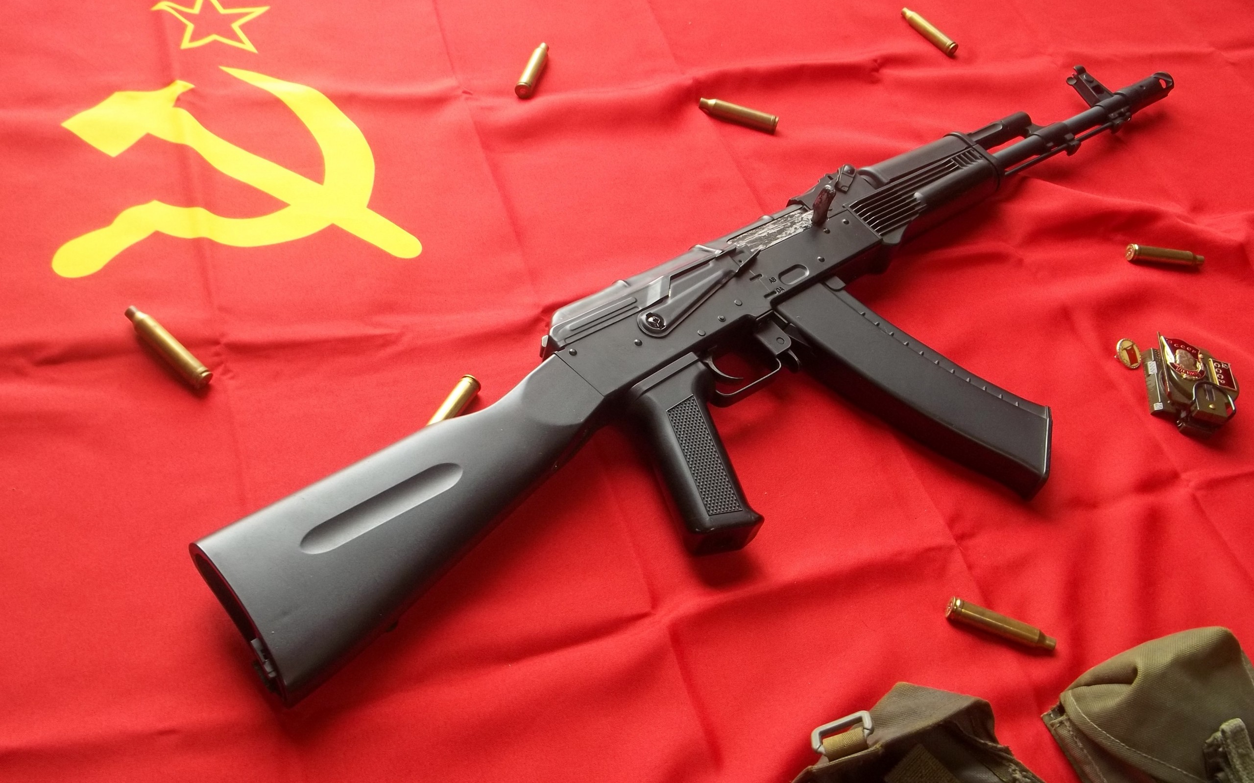 ак-74 на советском флаге