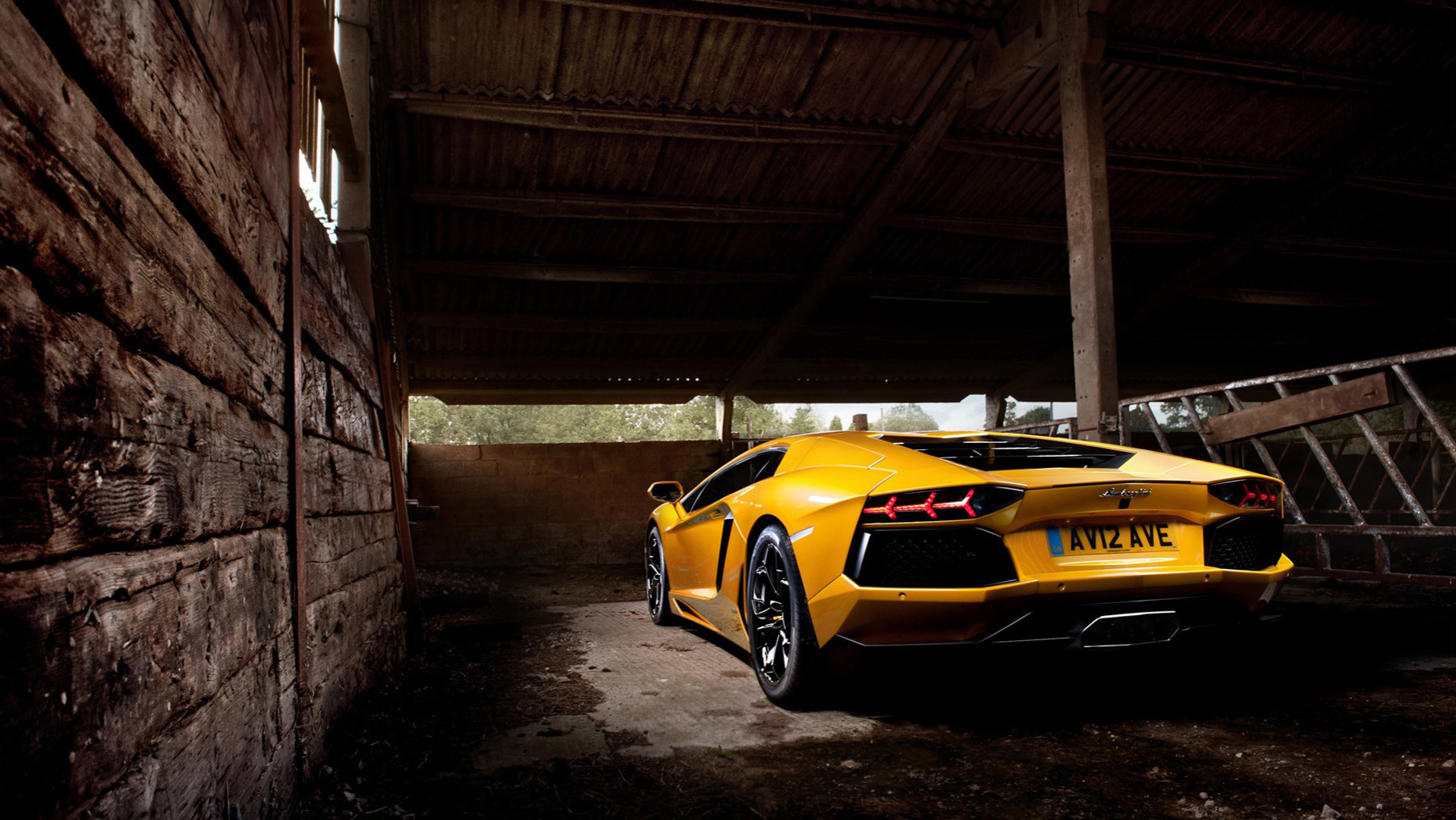 Lamborghini Aventador Желтый без смс