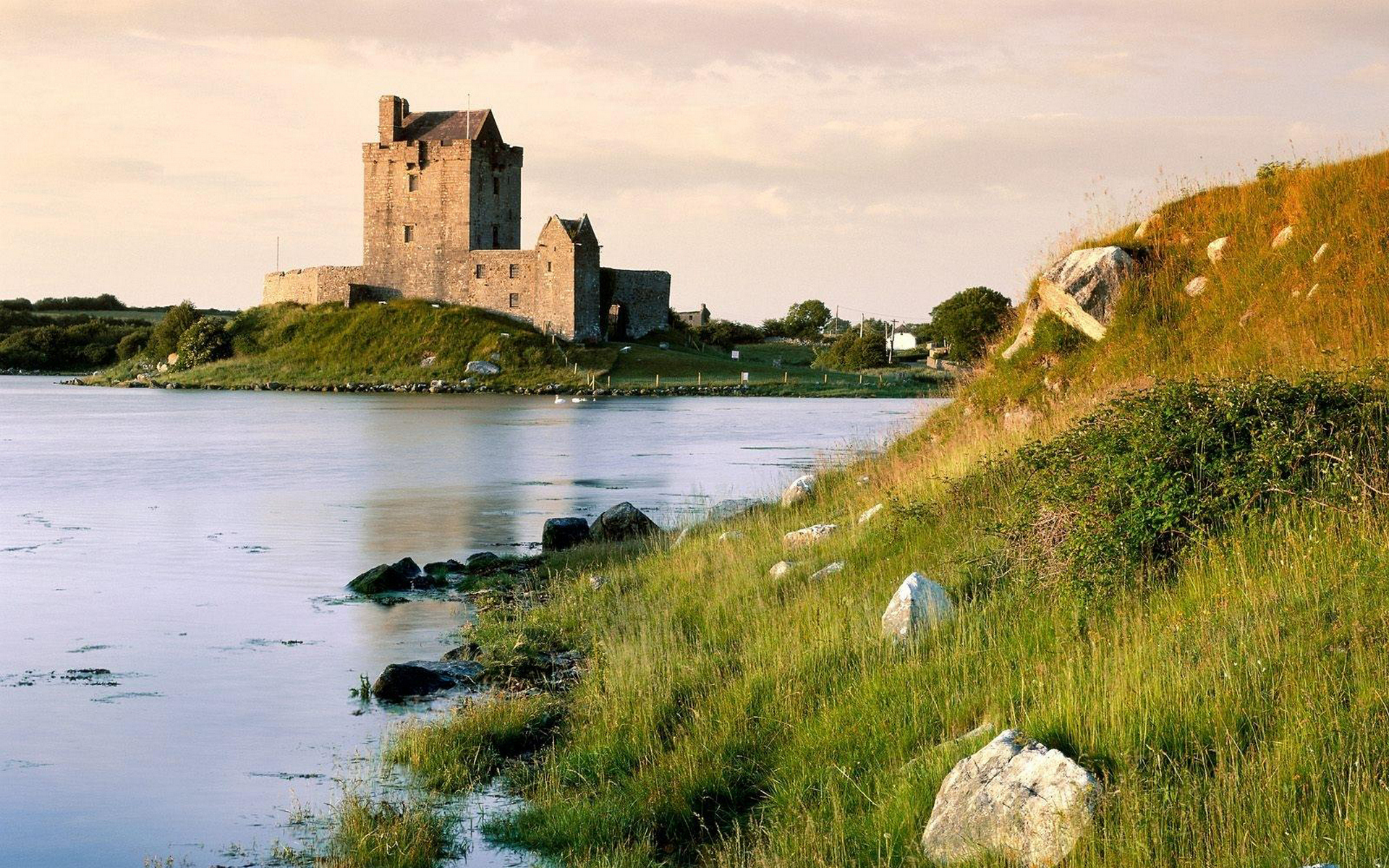 Dunluce Castle, County Antrim, Ireland без смс