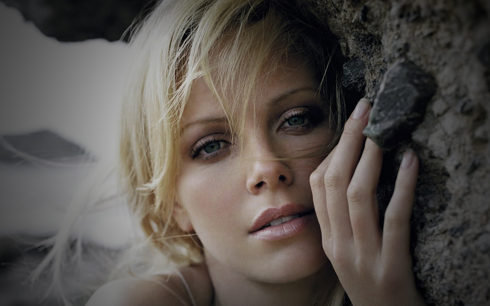 charlize, theron, дата рождения No 82258 Разрешение 1920x1200