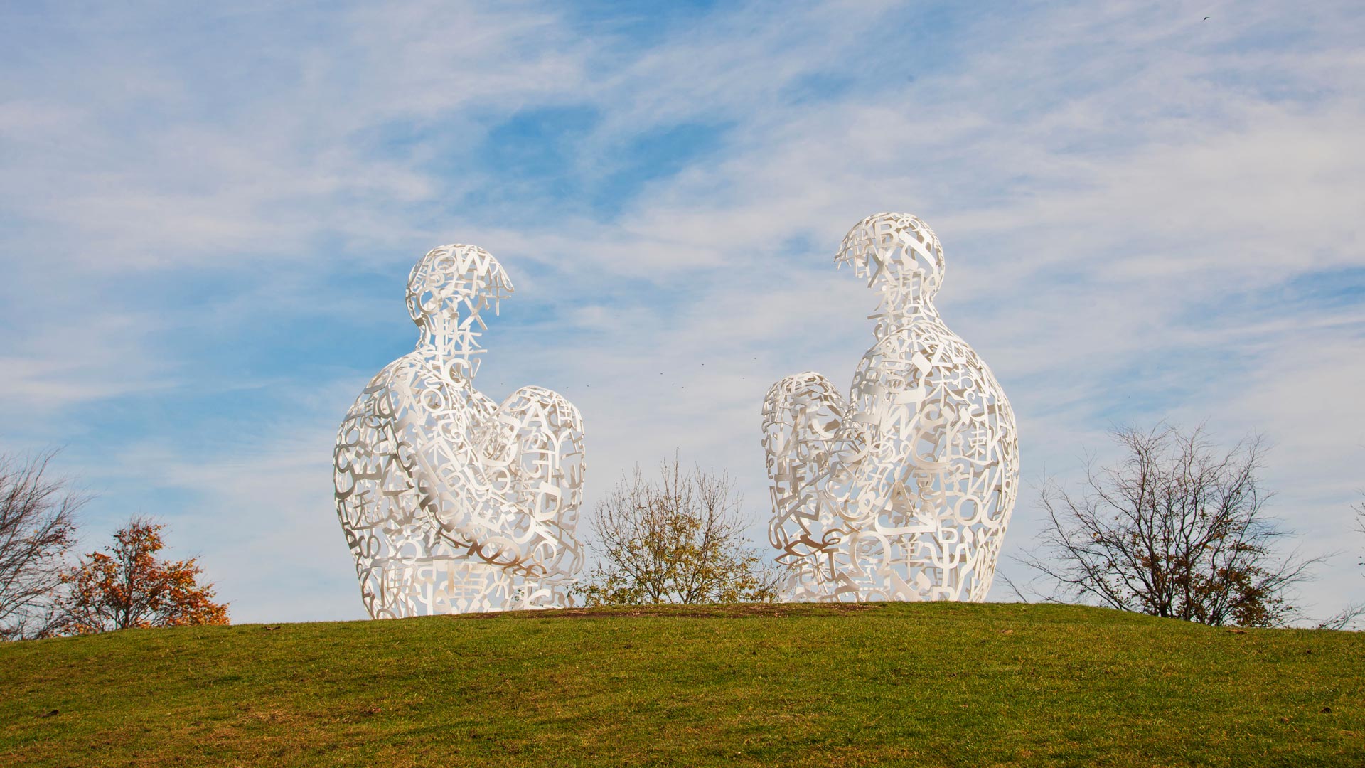 Пейзаж фигурами. Yorkshire Sculpture Park, Wakefield, Yorkshire скульптуры. Скульптура. Скульптура пейзаж. Парковая скульптура облака.