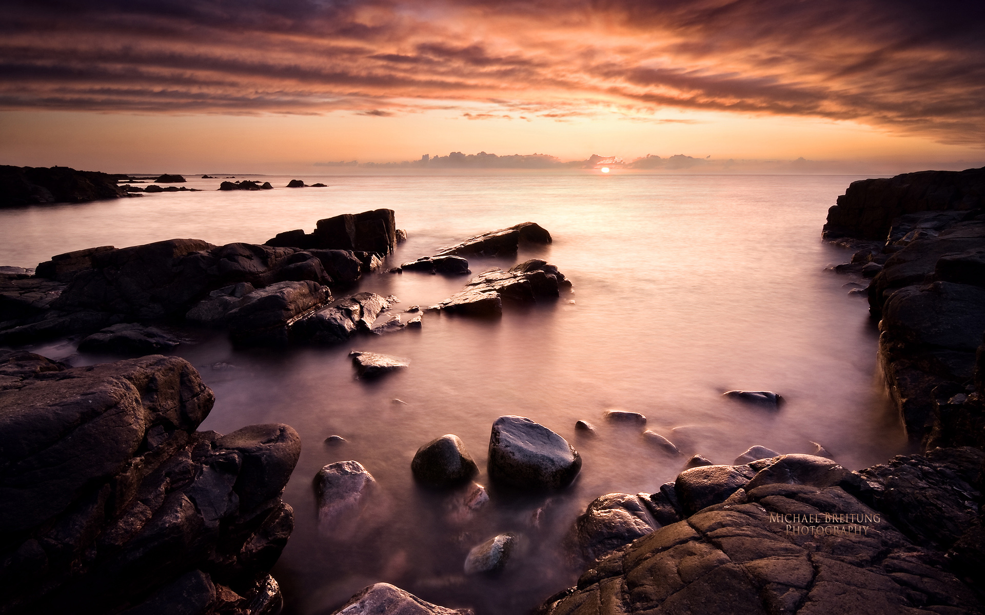 природа берег камни море небо облака Швеция бесплатно