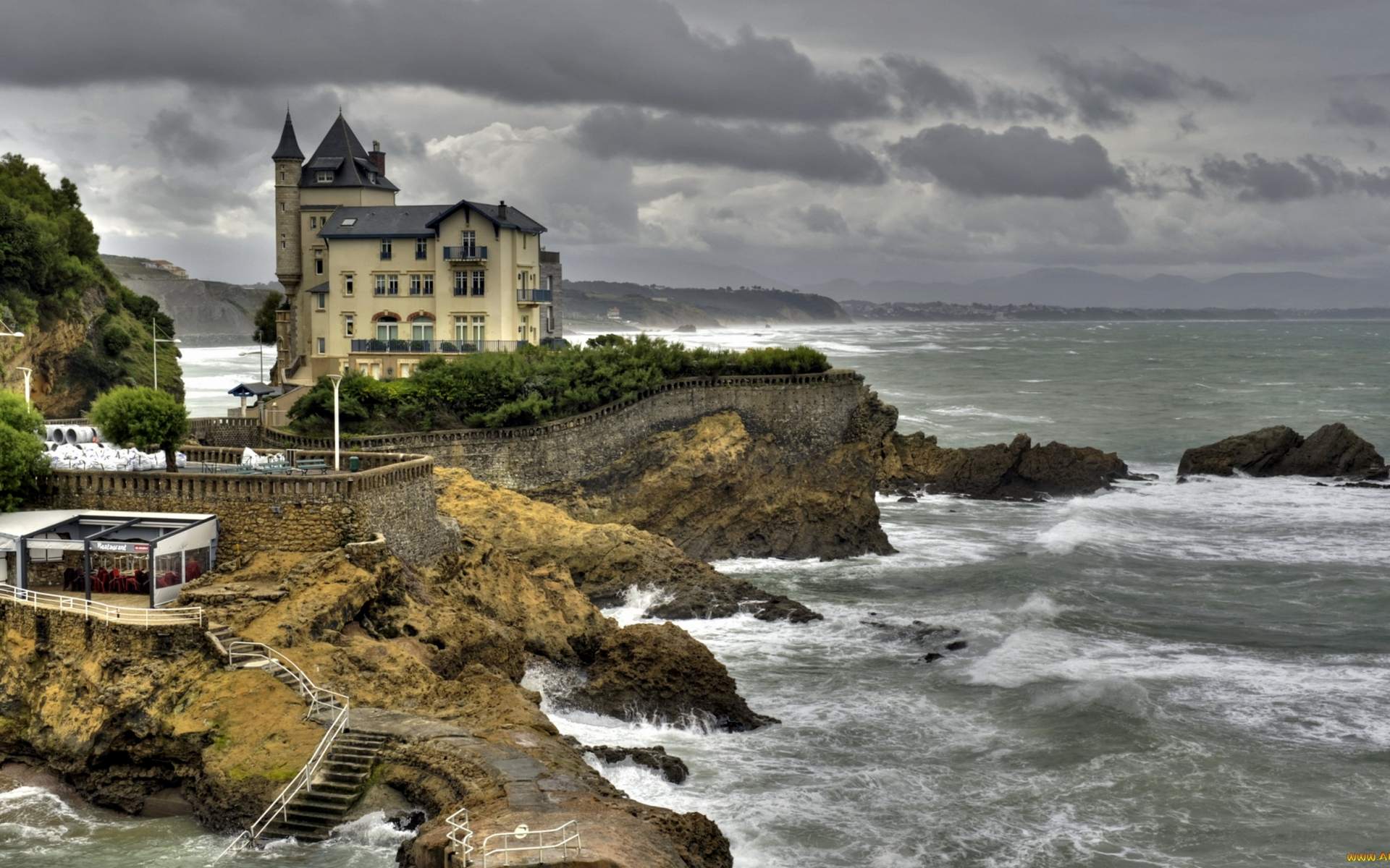 biarritz, aquitaine, starve