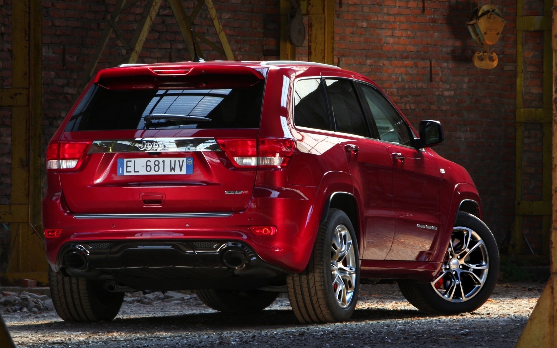 Jeep Grand Cherokee srt8 красный