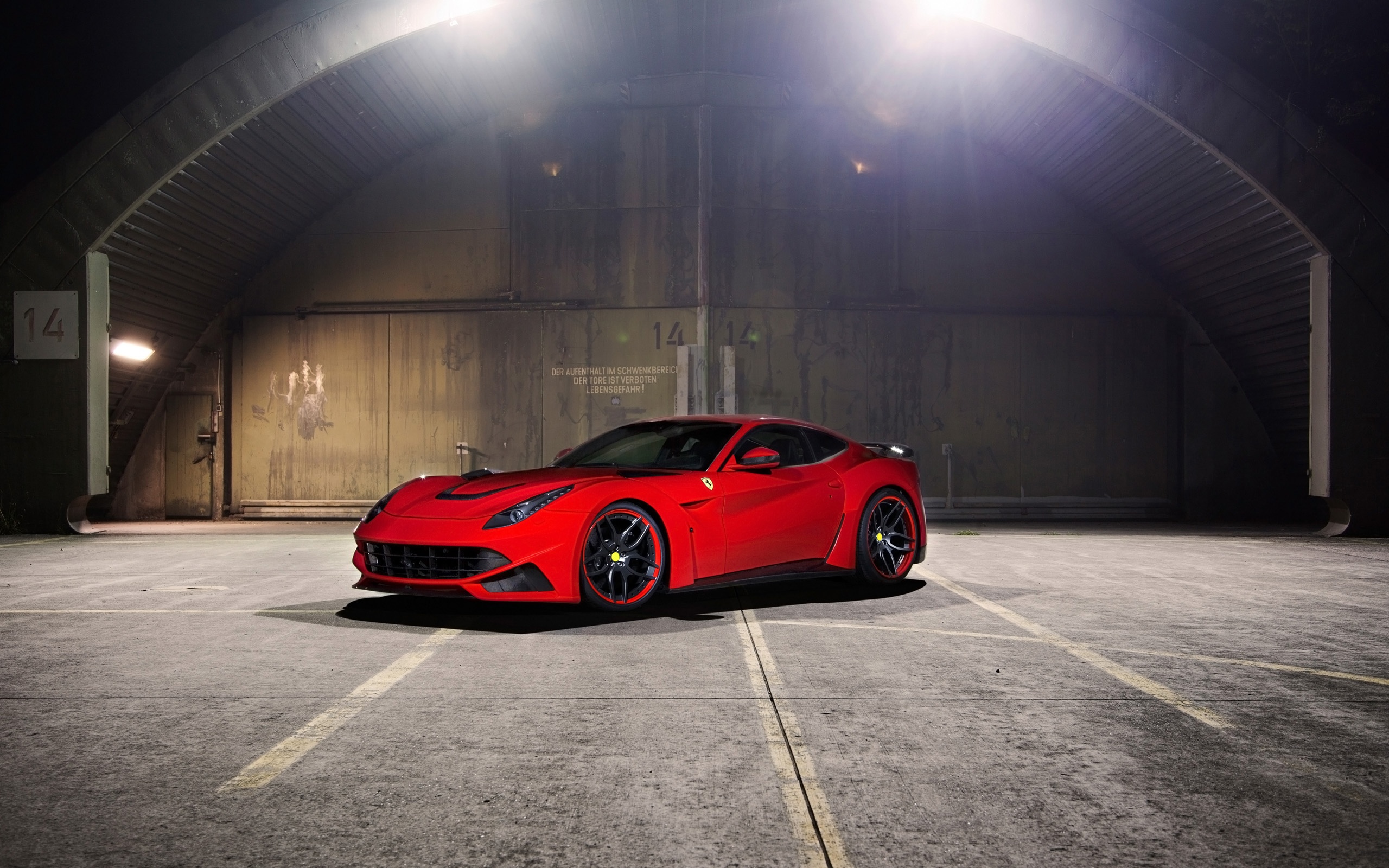 Ferrari Novitec красная