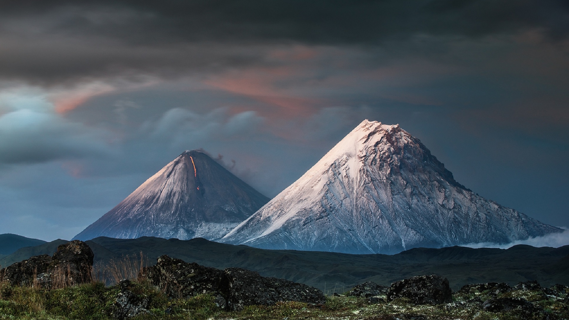 Volcanoes mountains. Ключевская сопка панорама. Горы вулканы. Спящий вулкан. Спящие вулканы.