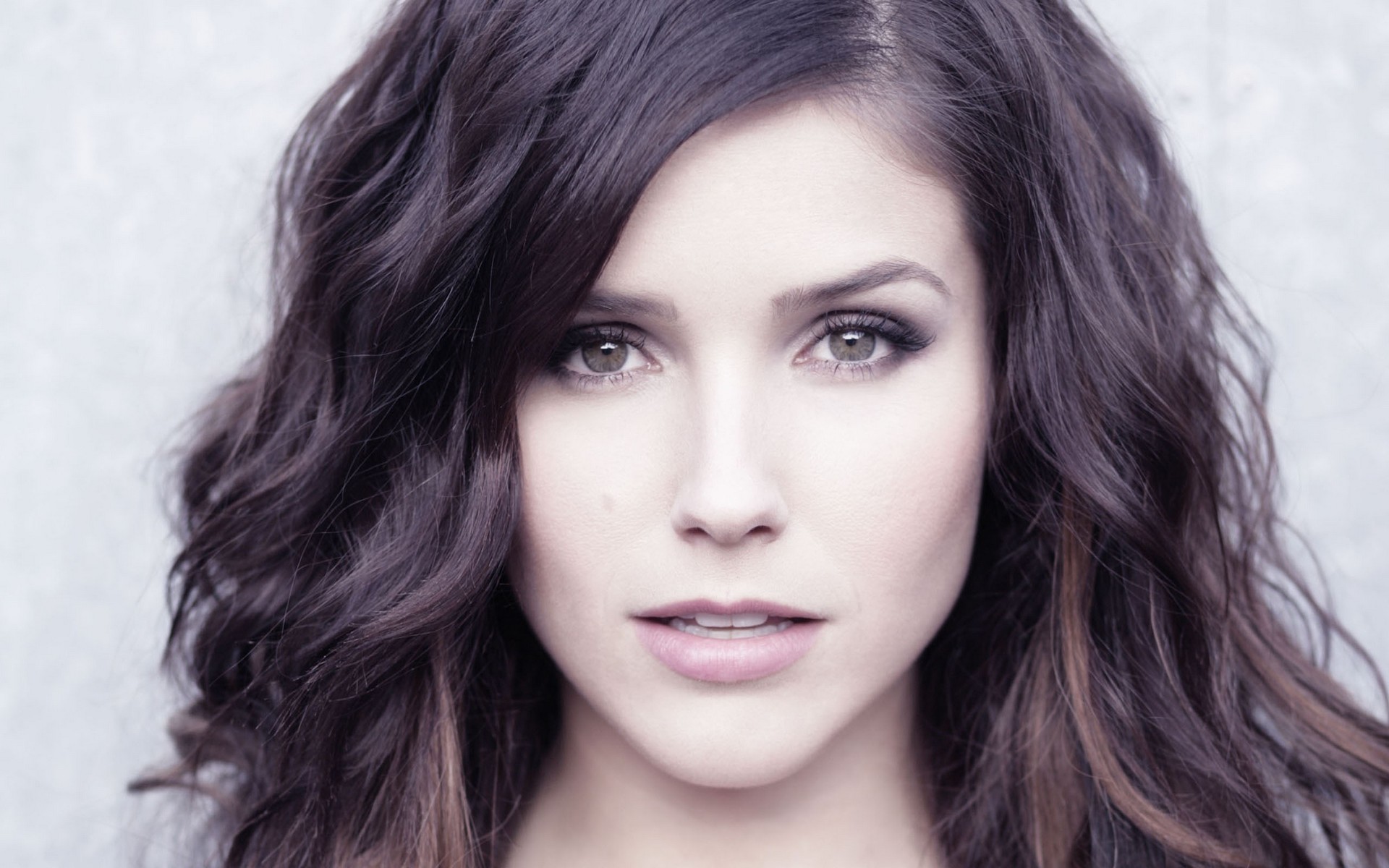 софия, буш, брюнетка