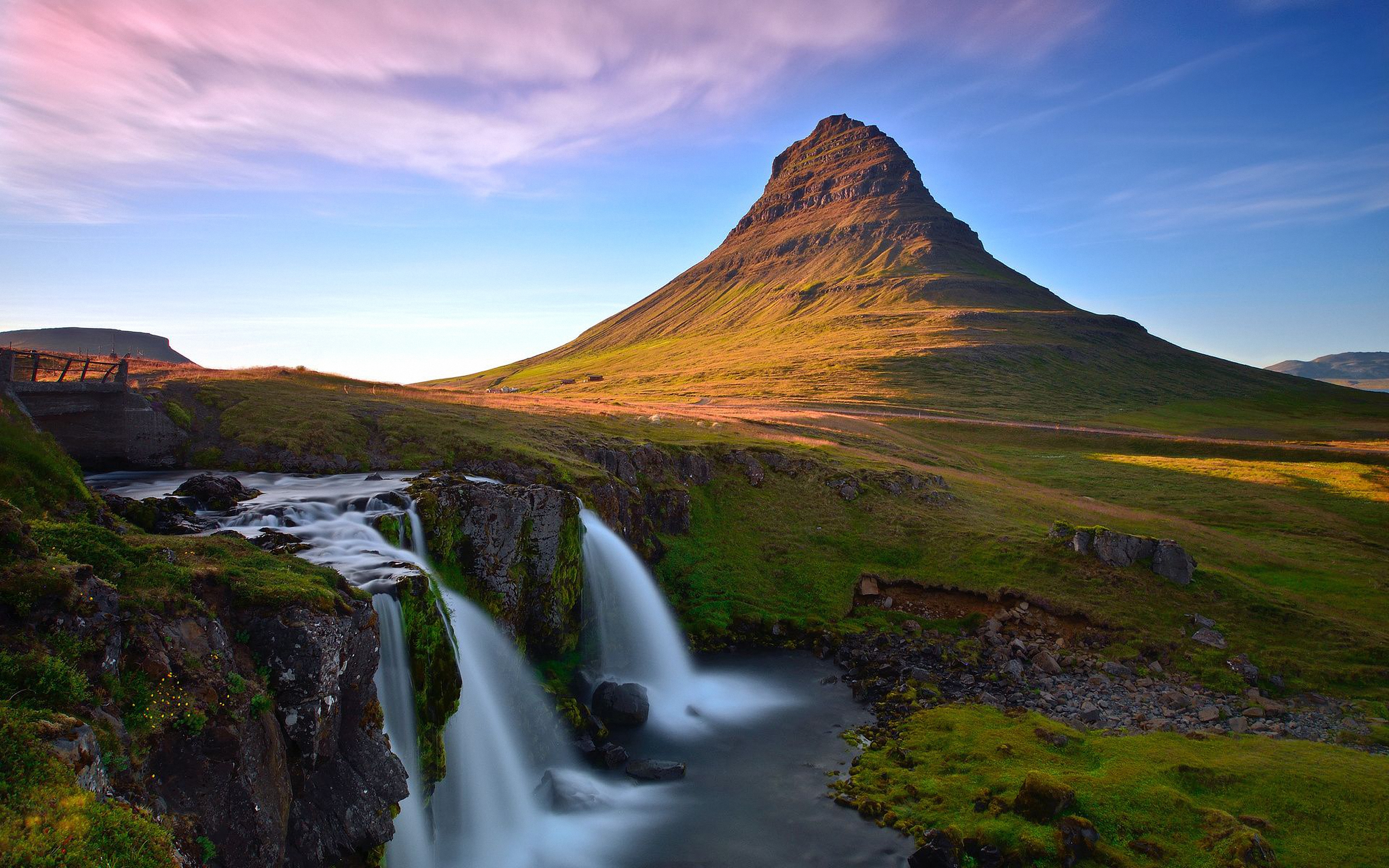 Mountain falls. Водопад Годафосс, Исландия. Исландия гейзеры. Тува, Исландия. Исландия горы пейзажи.