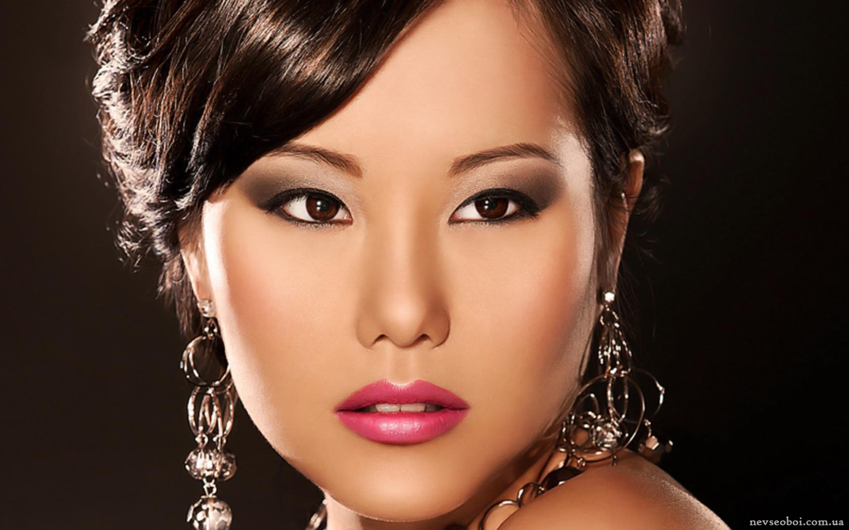 Лицо красивой азиатки. Раскосые азиатские глаза. Вечерний макияж для азиатских глаз. Красивый разрез глаз. Макияж азиатских девушек.
