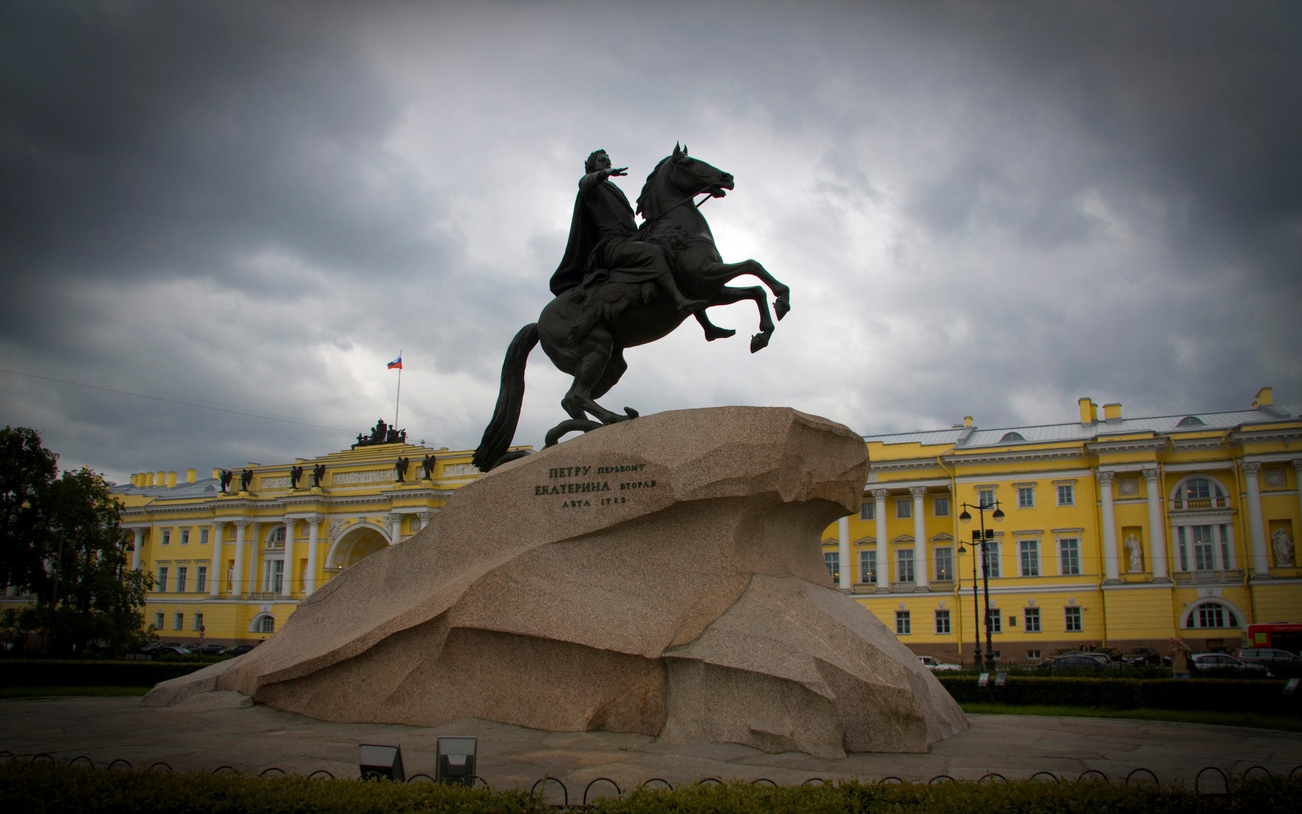 Дом всадника. Медный всадник памятник в Санкт-Петербурге. Памятник Петру 1 в Санкт-Петербурге медный всадник. Медный всадник памятник.