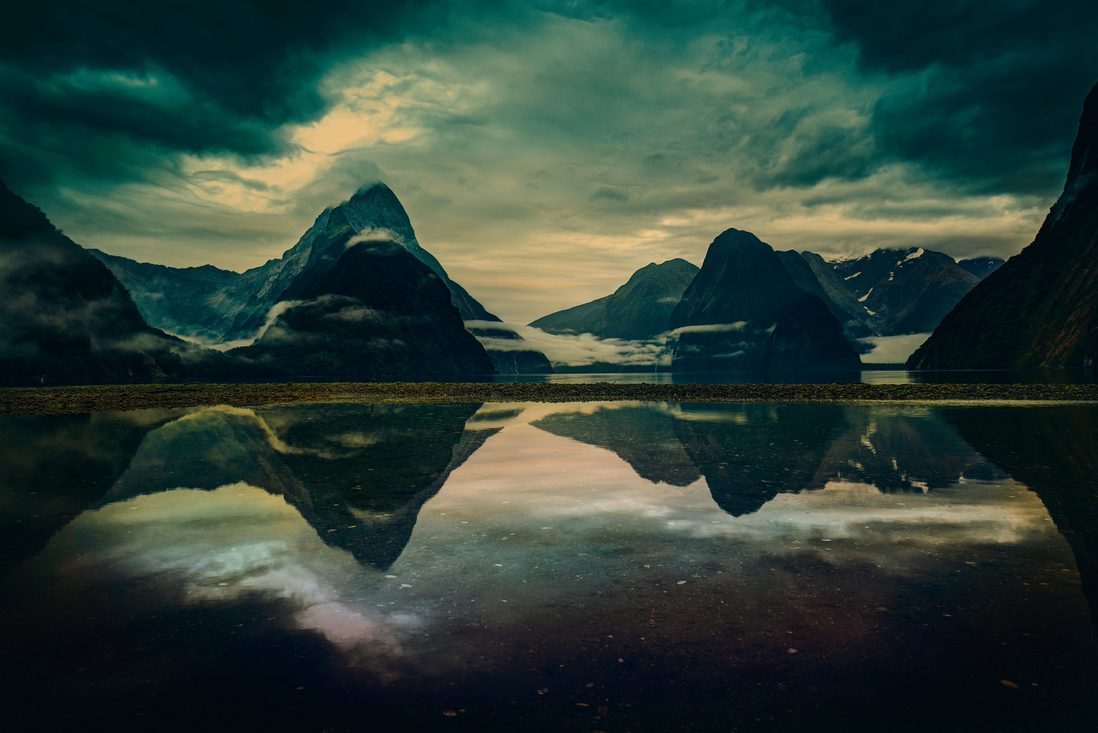 природа озеро горы скалы отражение облака без смс