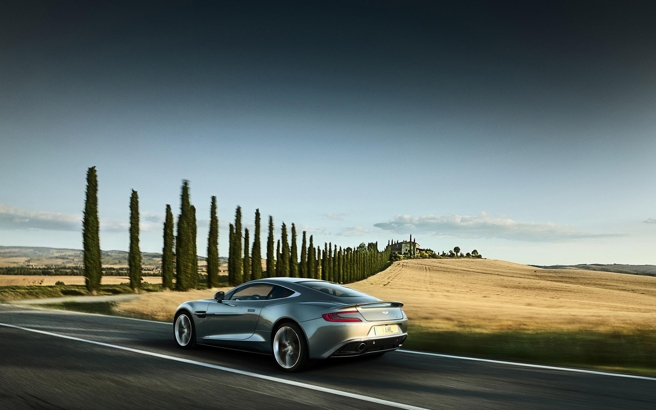 Aston Martin с реактивными двигателями бесплатно