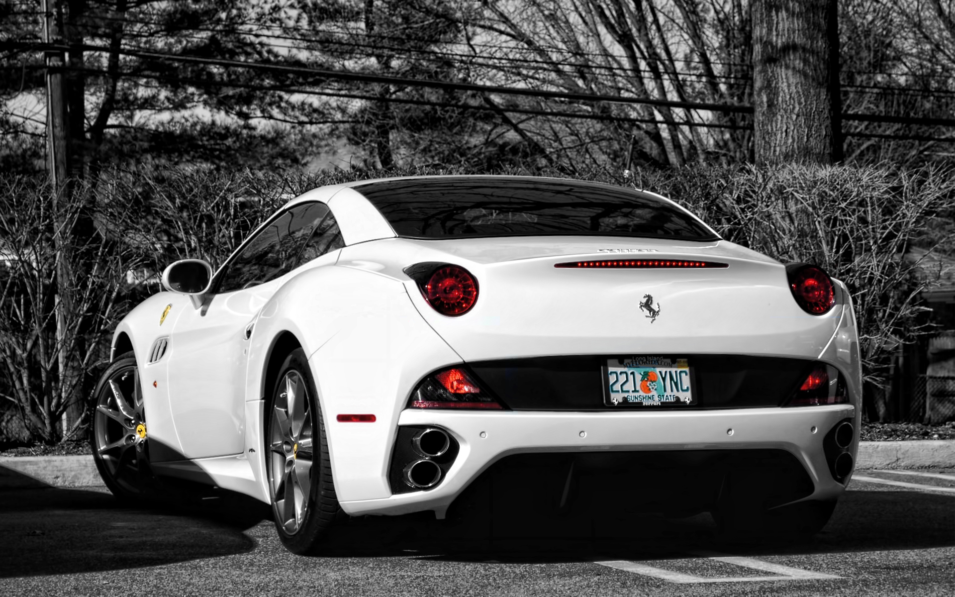 белый автомобиль Ferrari F430 Calavera без смс