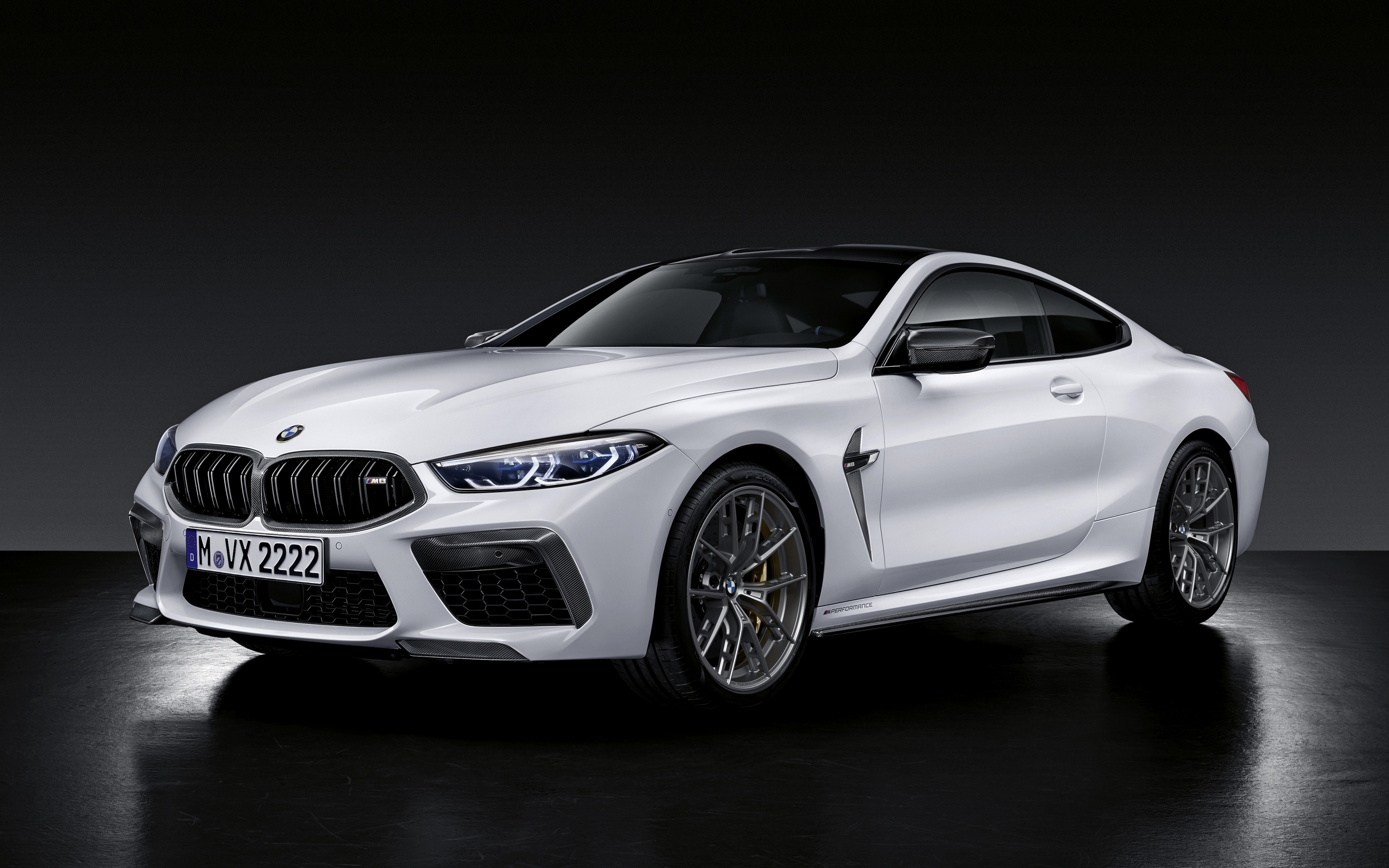 Бмв м8 2024 цена. БМВ м8 купе. BMW m8 Coupe White. BMW m8 m Performance. BMW m8 Competition Coupe 2019.