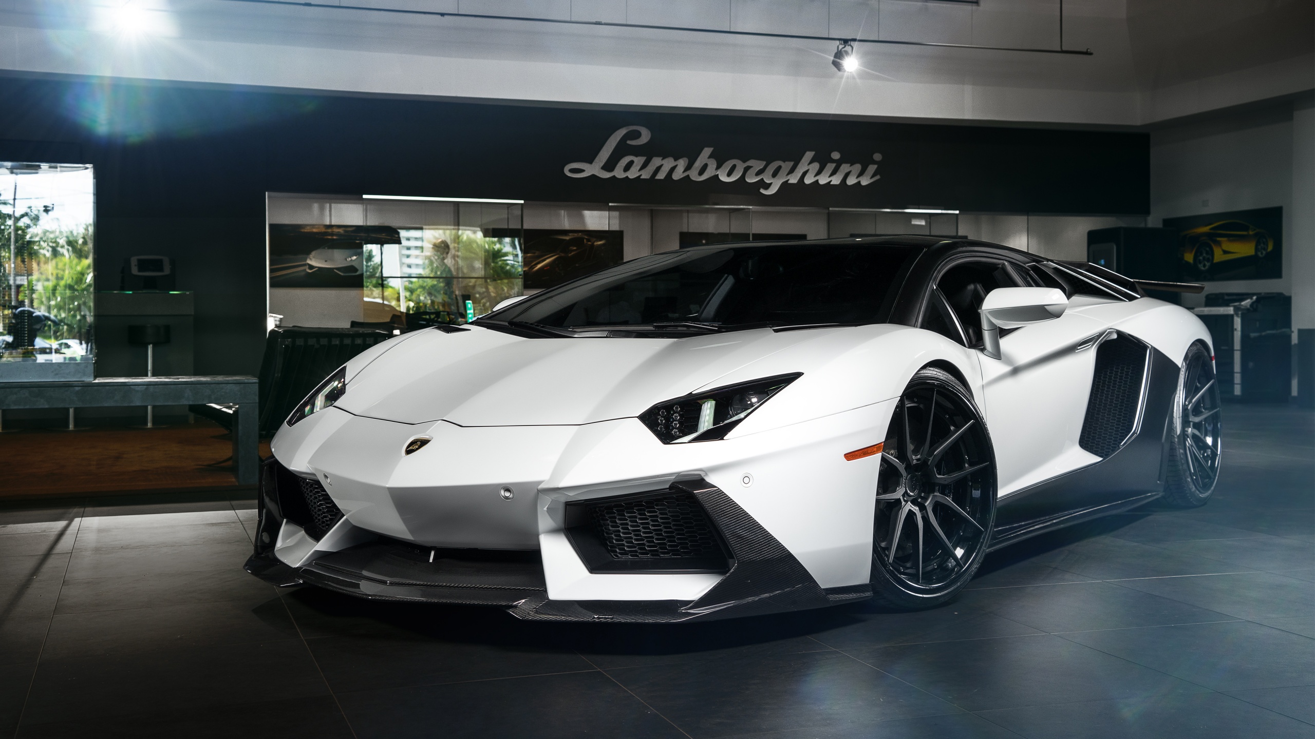 lambordzhinit, белый, aventador
