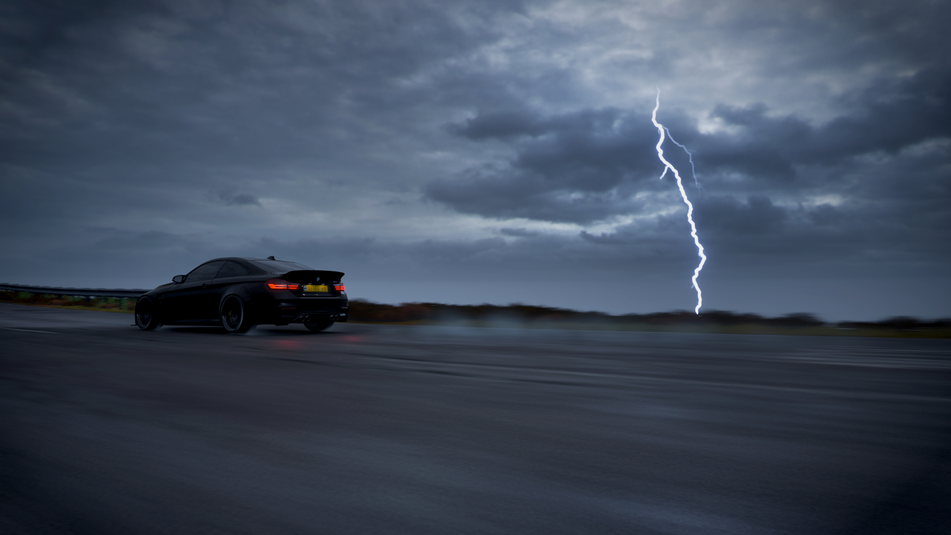 женщина-машина едет по дороге с молнией на заднем плане