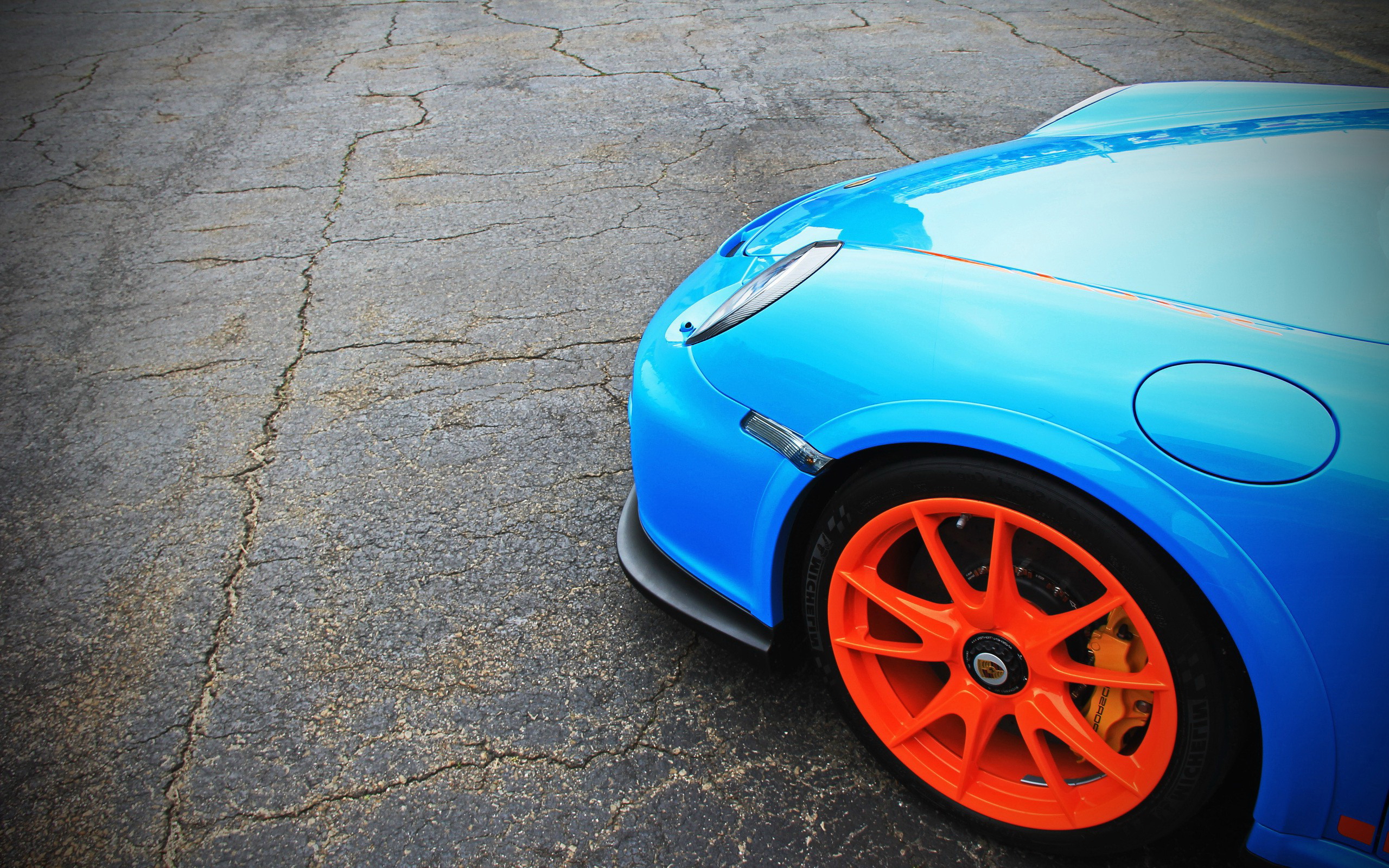 синий автомобиль оранжевое колесо blue car orange wheel бесплатно