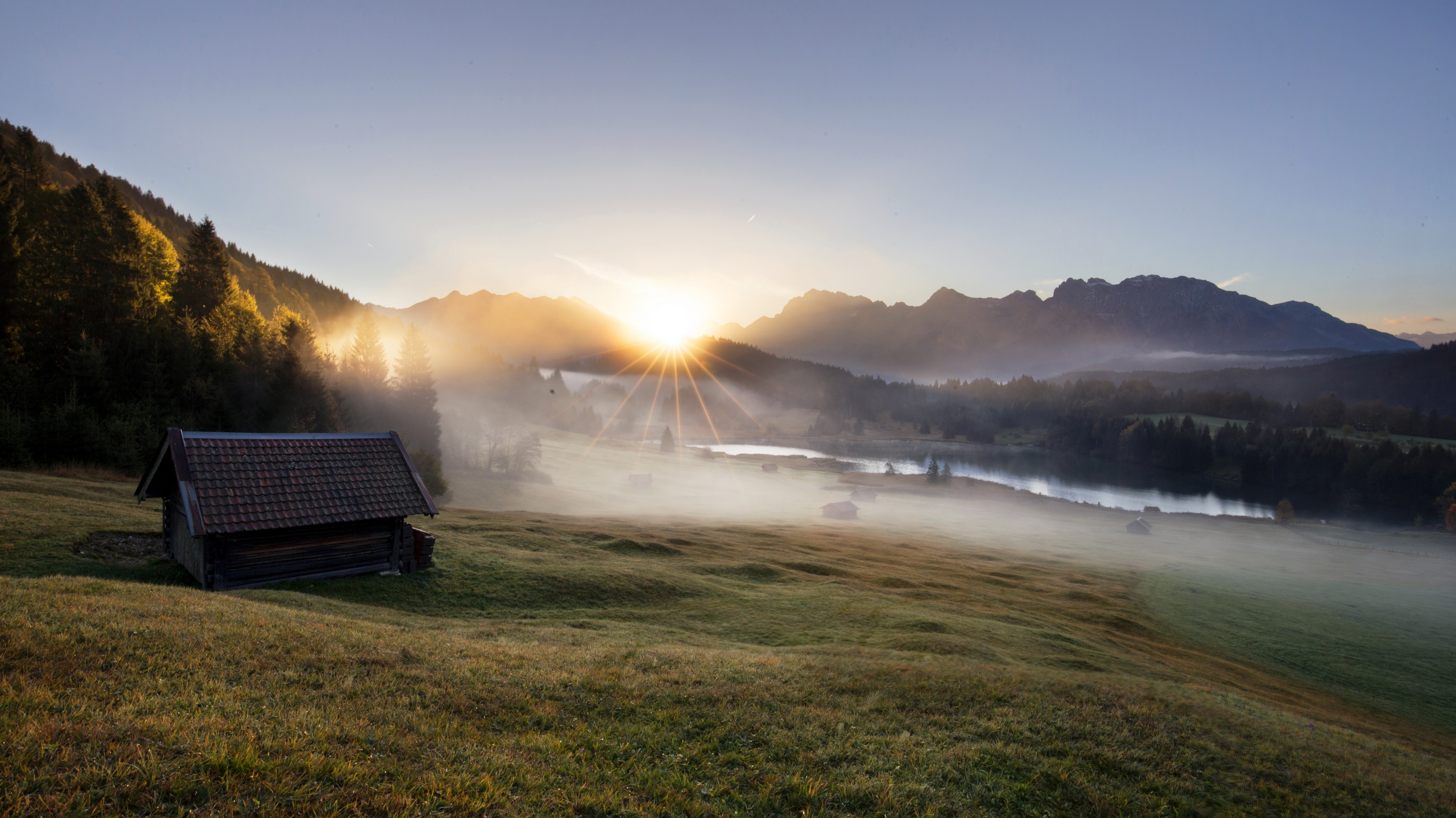 Morning house. Поле дом туман. Дом утро туман горы. Утро обои. Деревня дом утро.