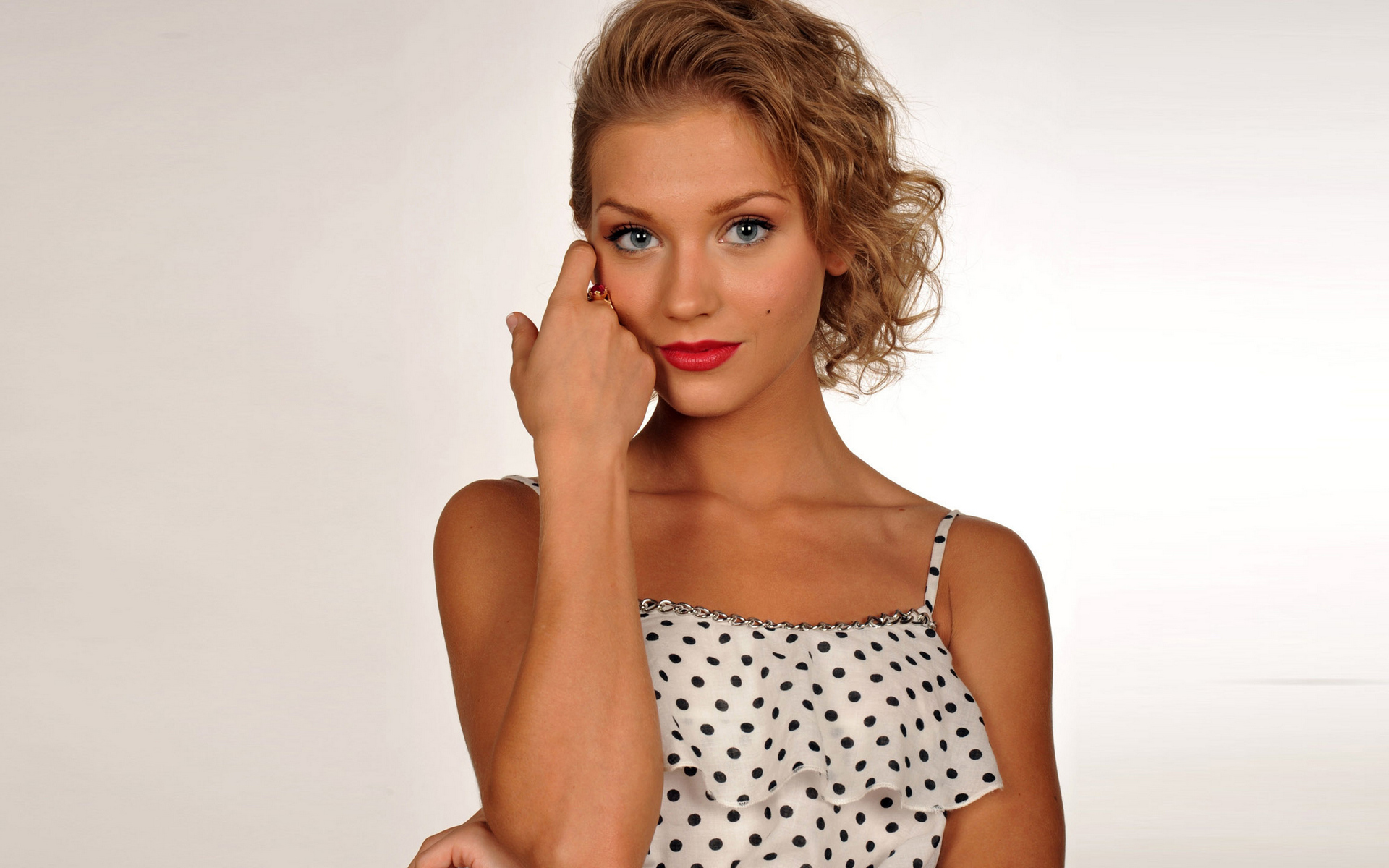 асмус, кристина, муж