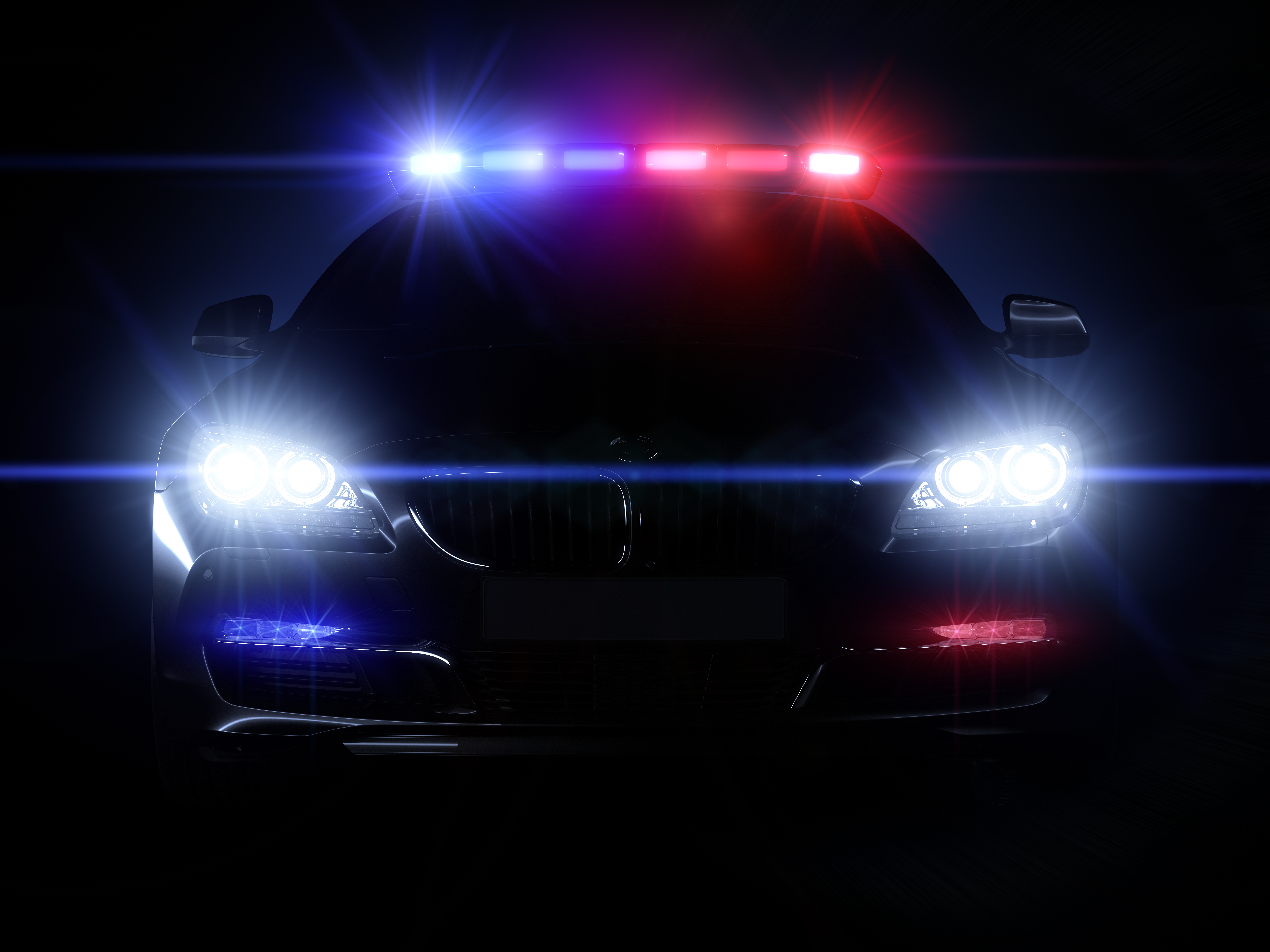 Полицейская машина в темноте