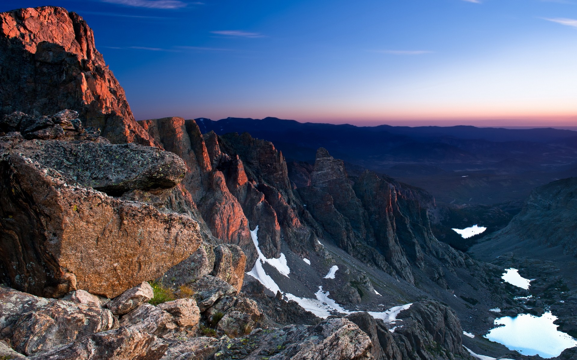 камень