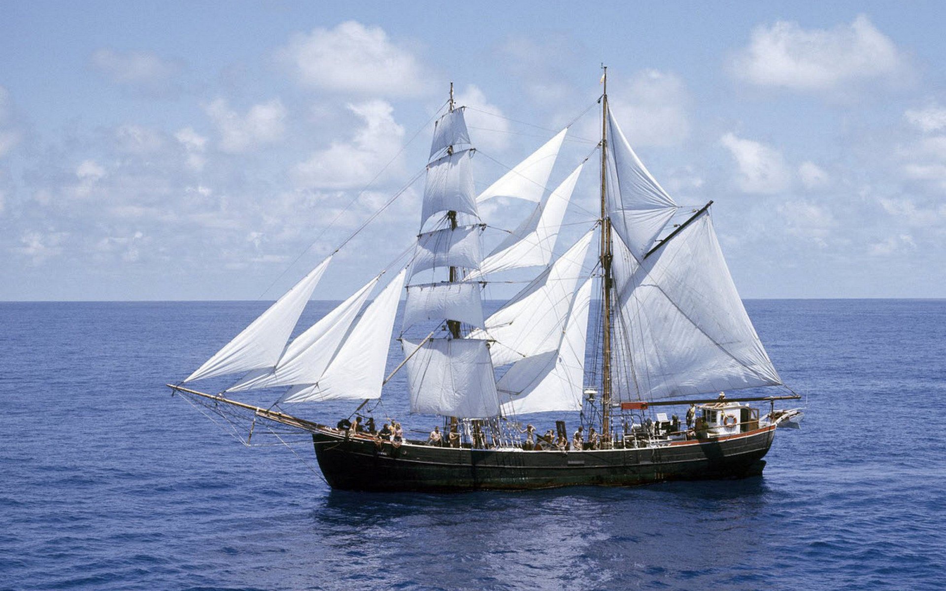 Корабль на море картинки