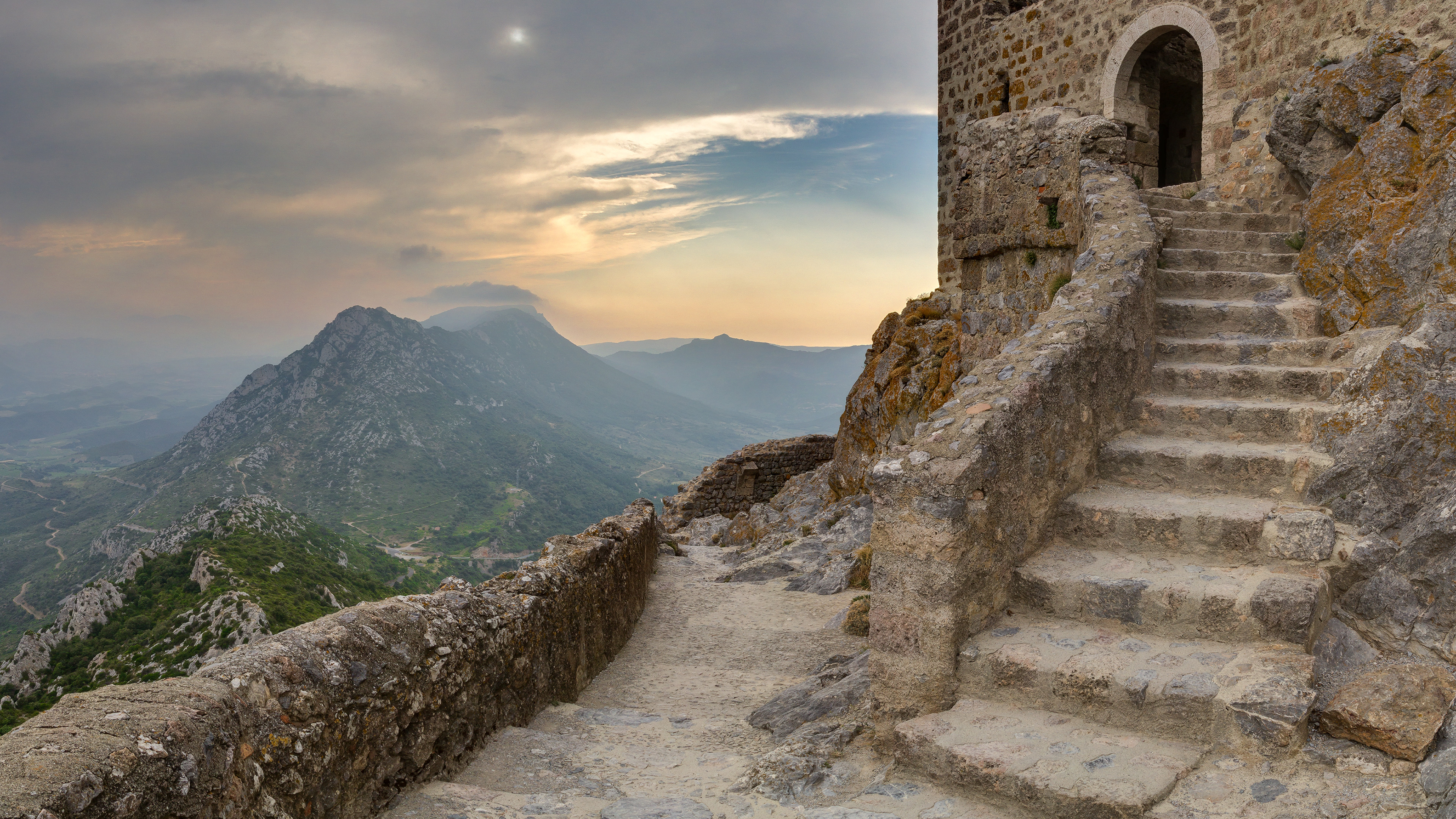 Step castle. Замок керибюс Франция. Франция. Замок керибюс. Од.. Лестница в горах. Каменная лестница в горах.