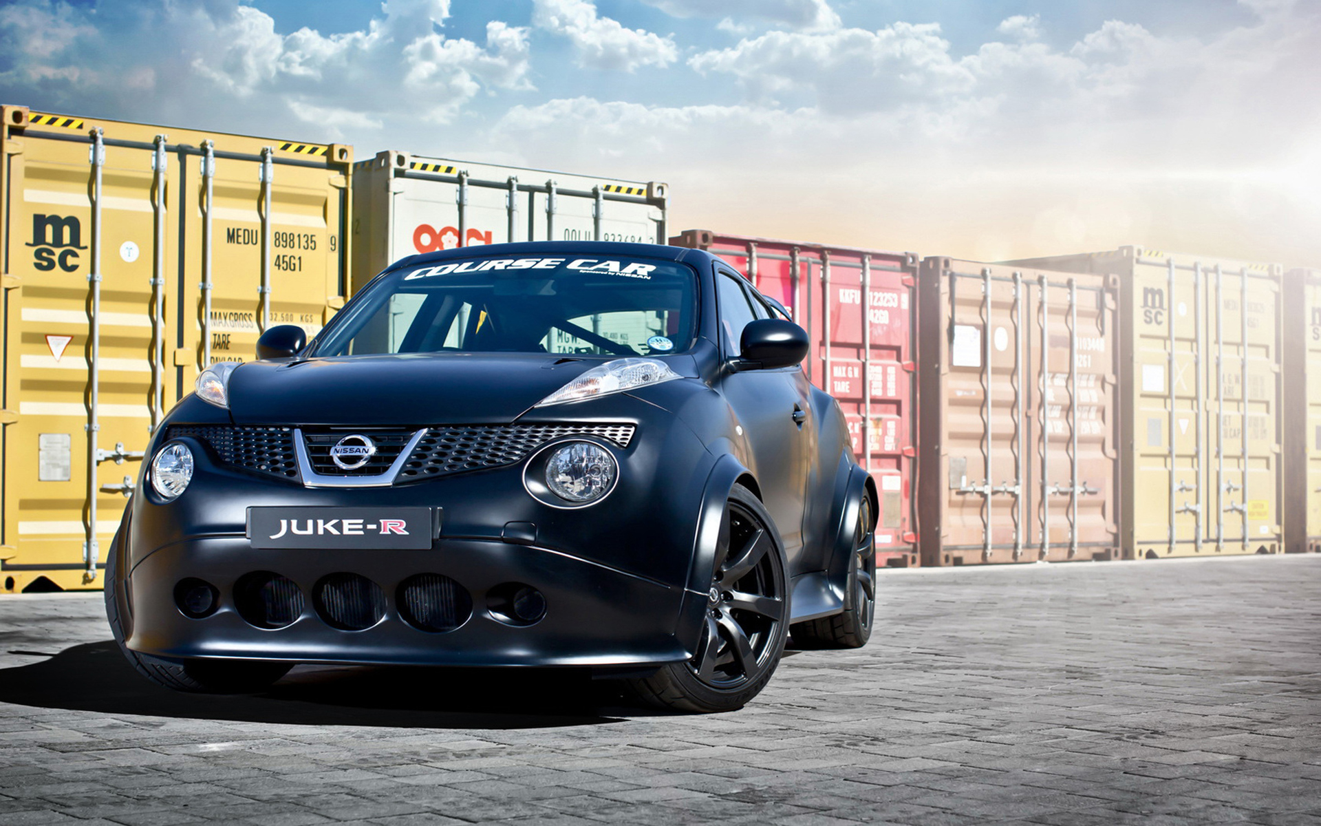 спортивный автомобиль Nissan Juke без смс