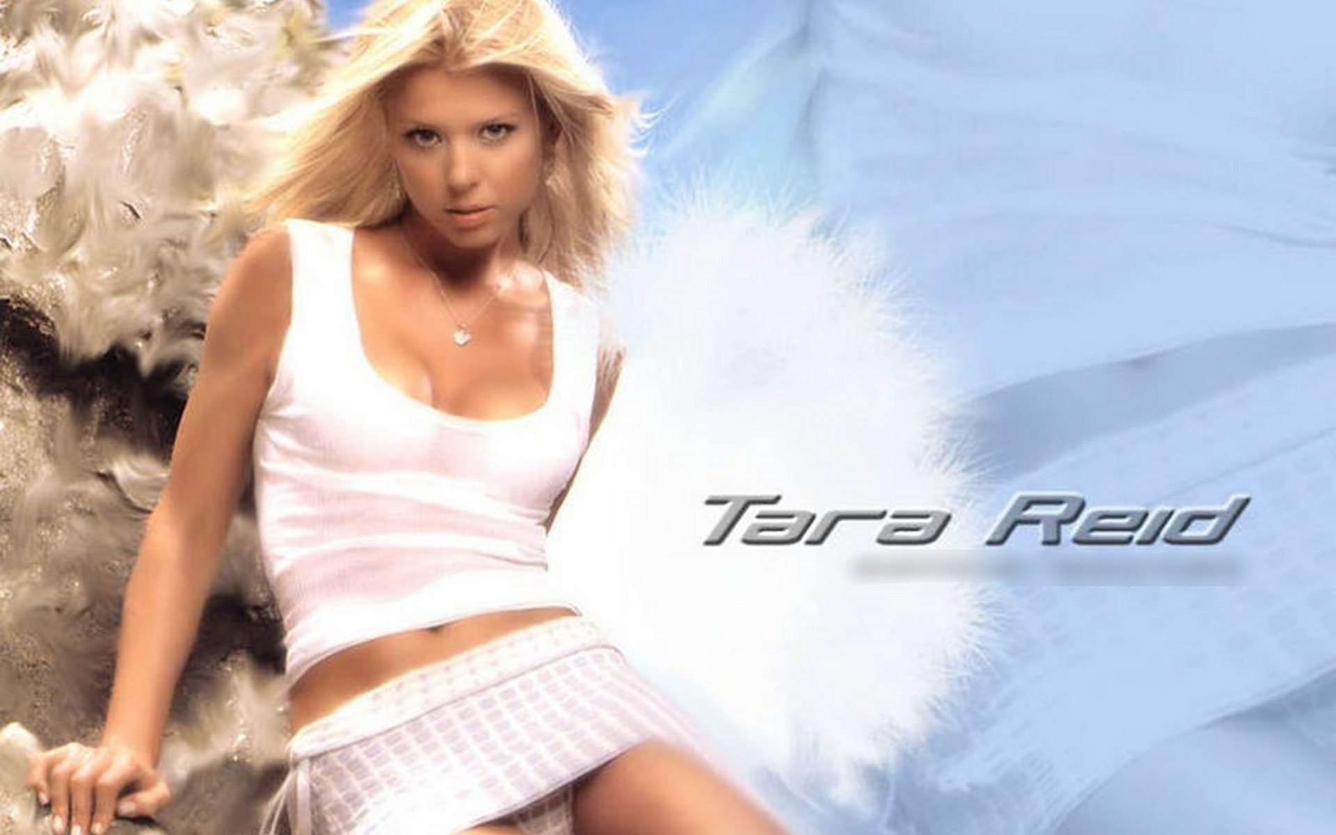 женский образ женщины в белом топе и юбке