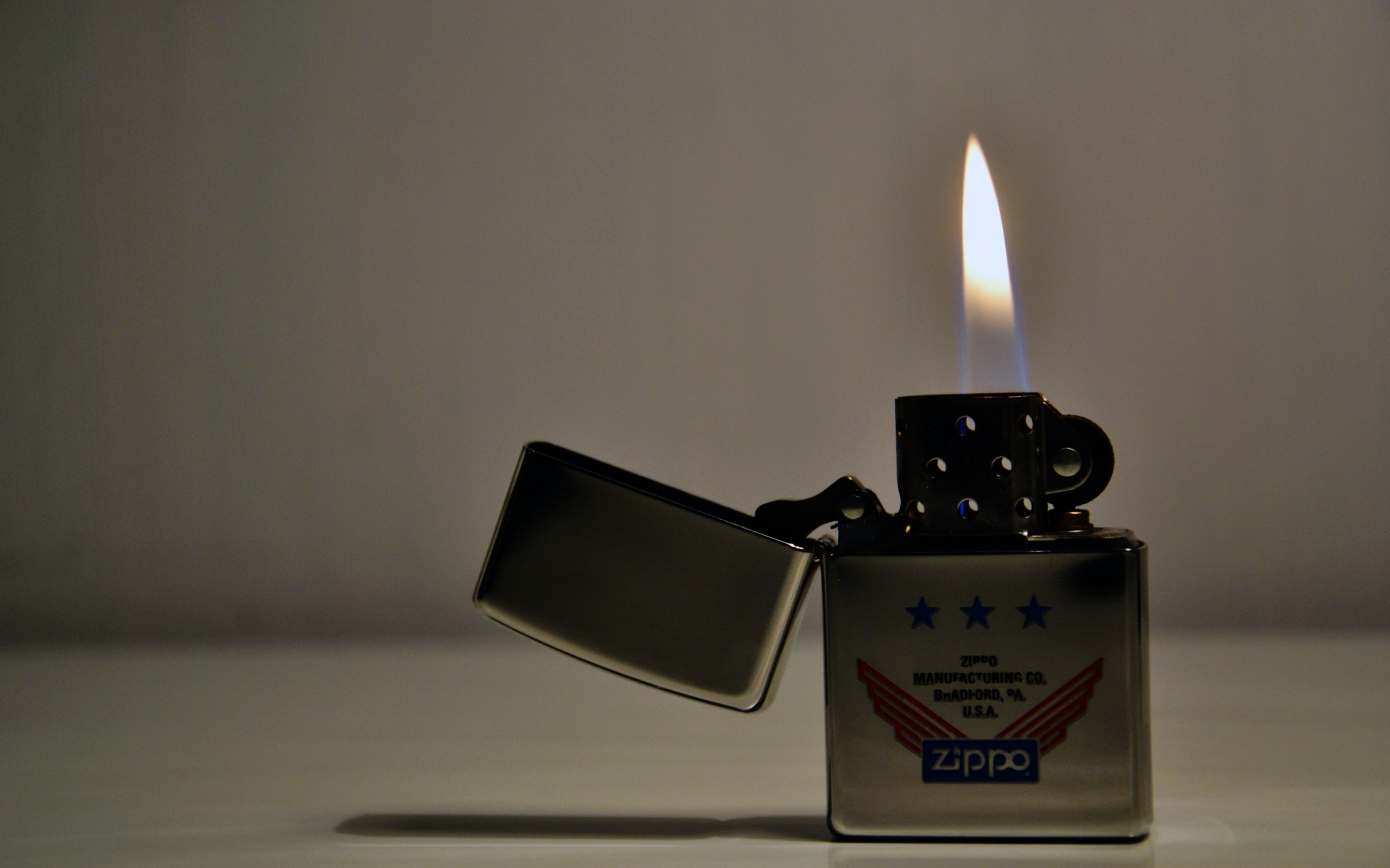 Lighter 0. Зажигалка зиппо с огнем. Зажигалка Zippo с огнем. Огонь от зажигалки зиппо. Wildfire зажигалка.