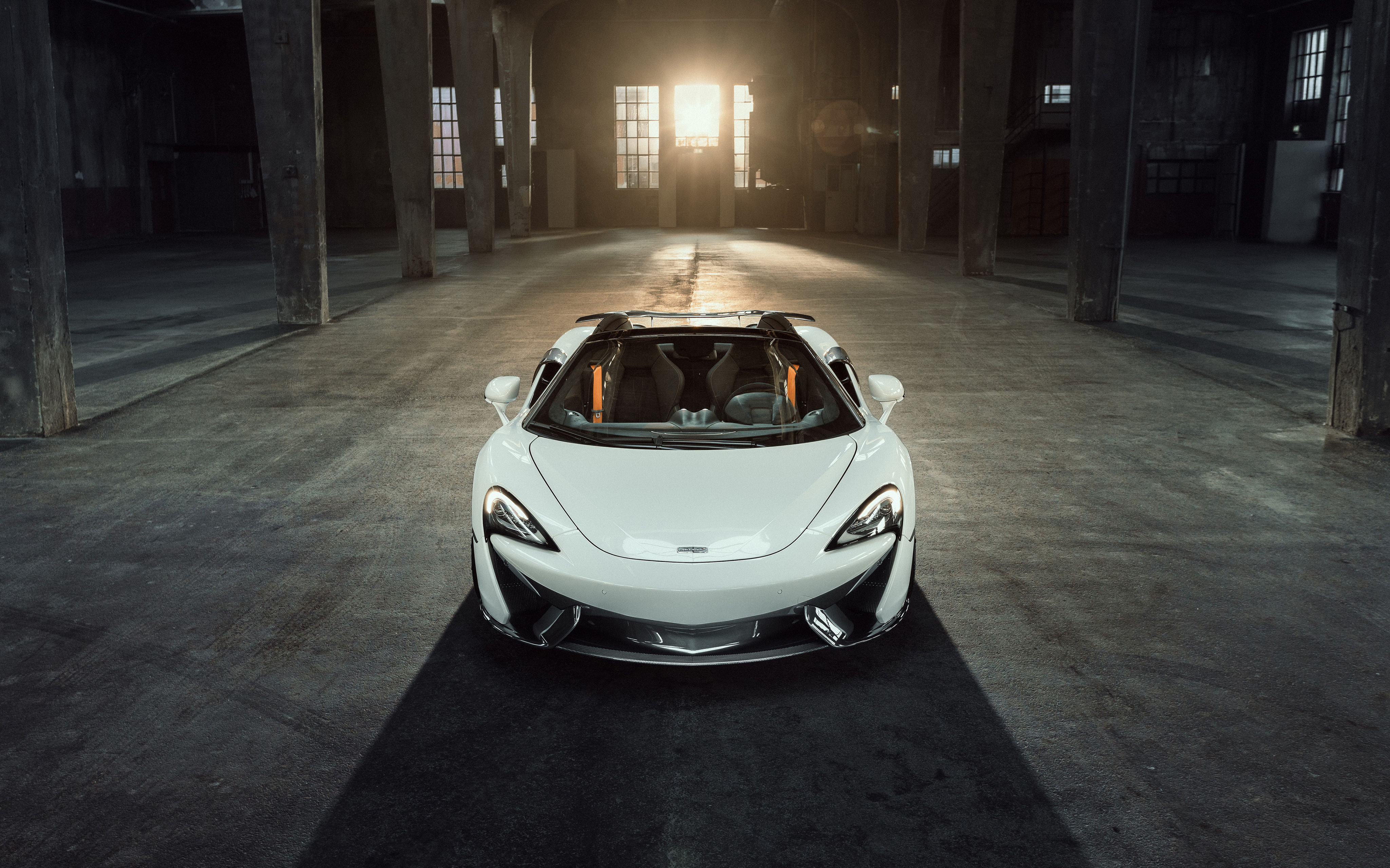 MCLAREN 570gt сзади