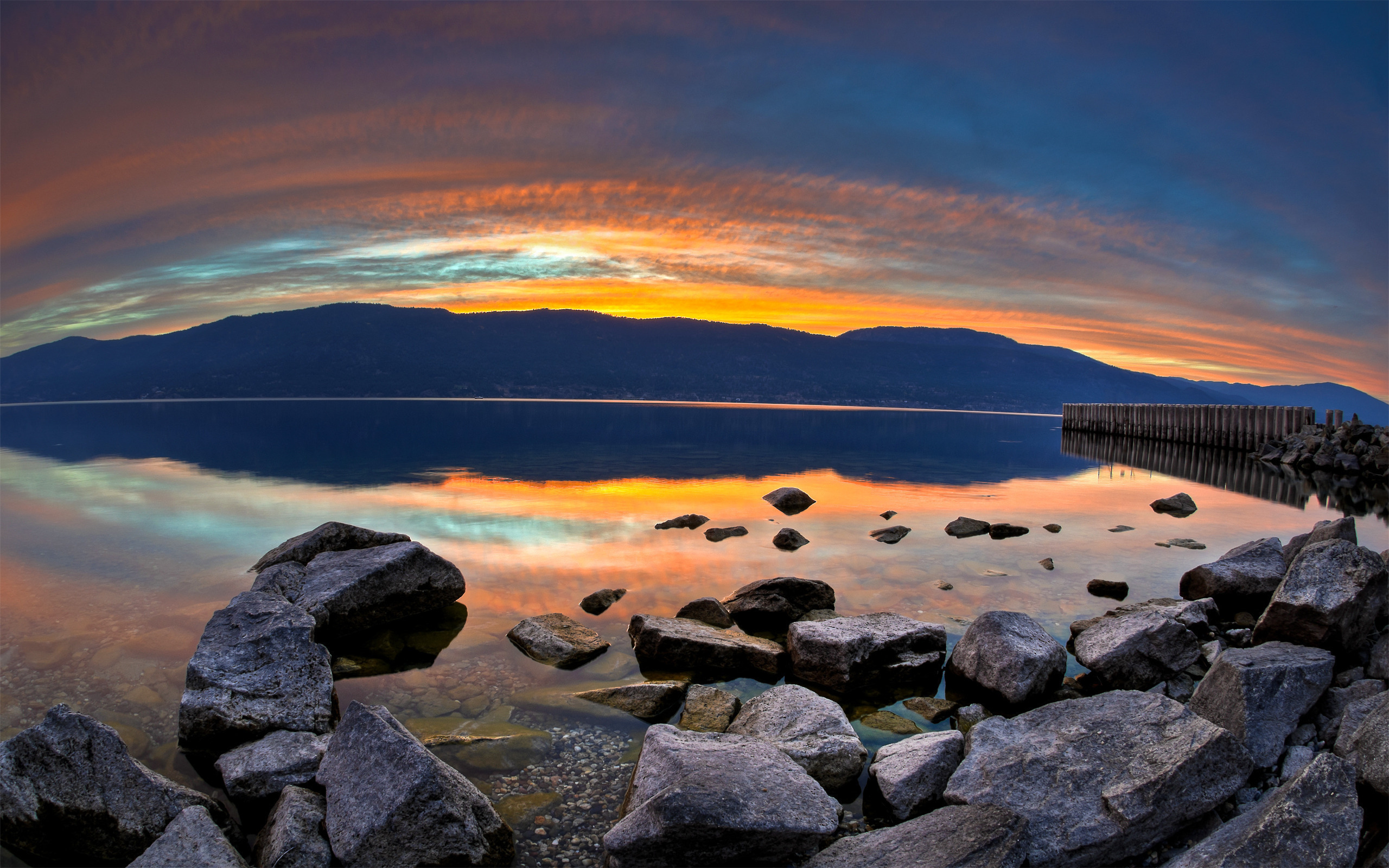 Lakes rocks. Озеро с камнями. Каменные горы закат. Пейзаж на Камне. Вода озеро камни закат.