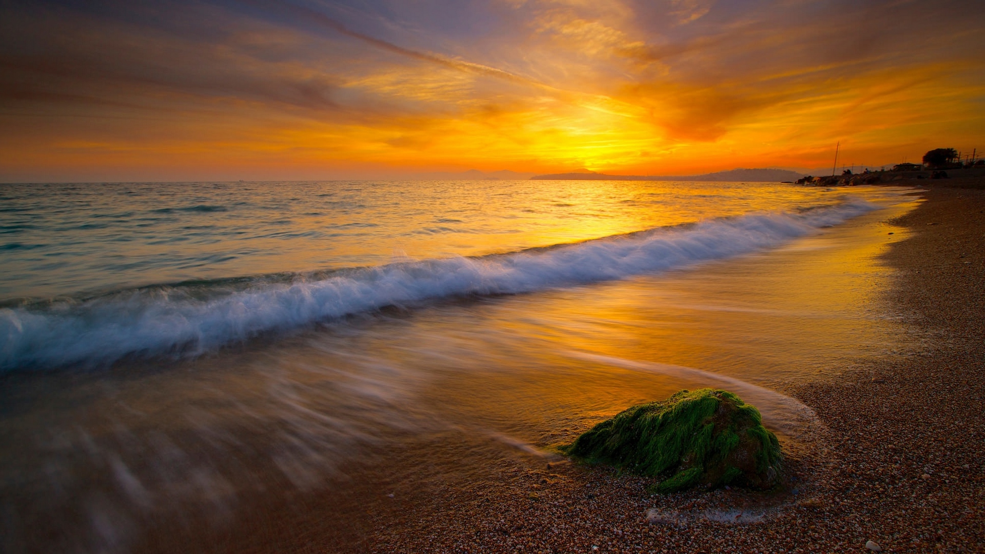 пялиться, заценить