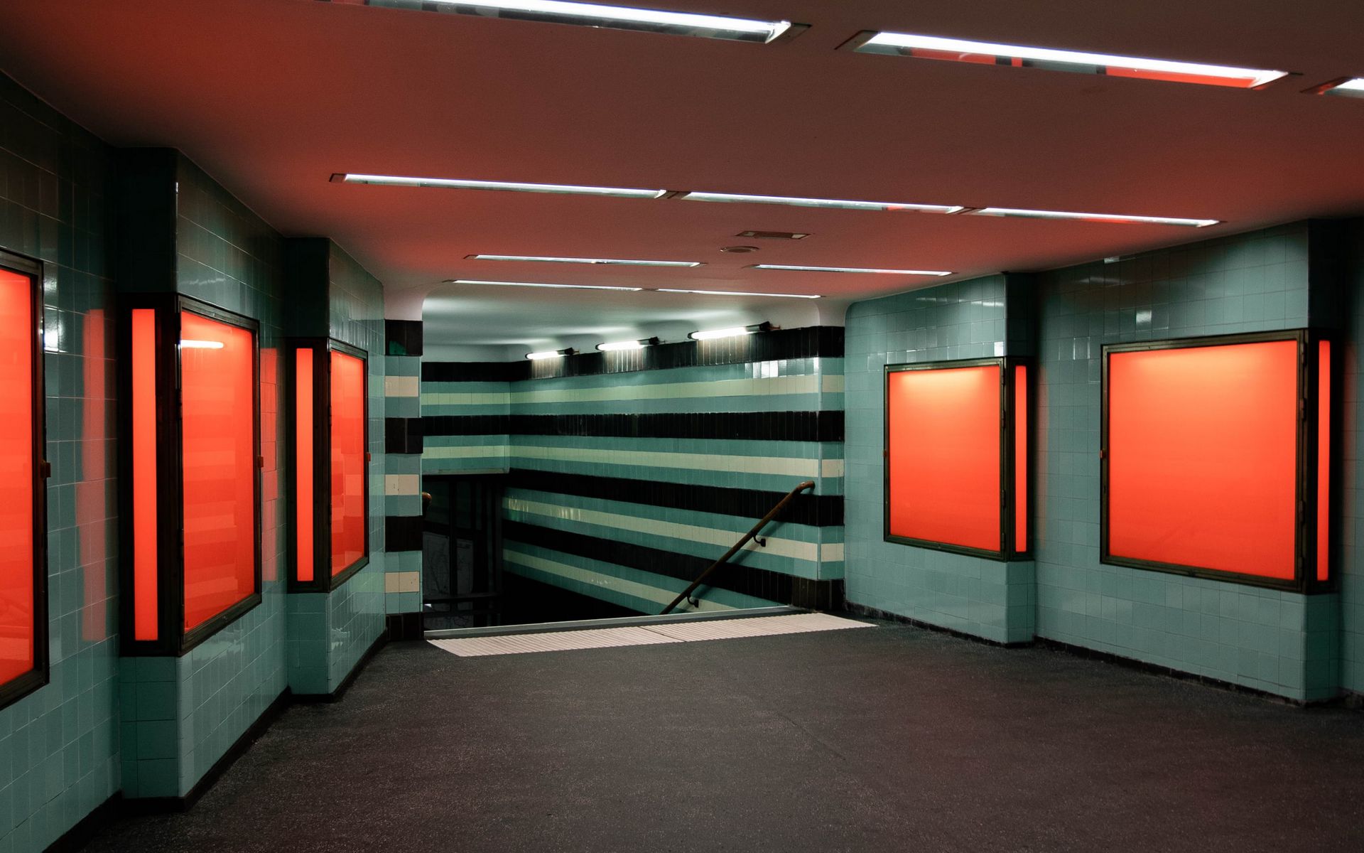 красный, черный, черный