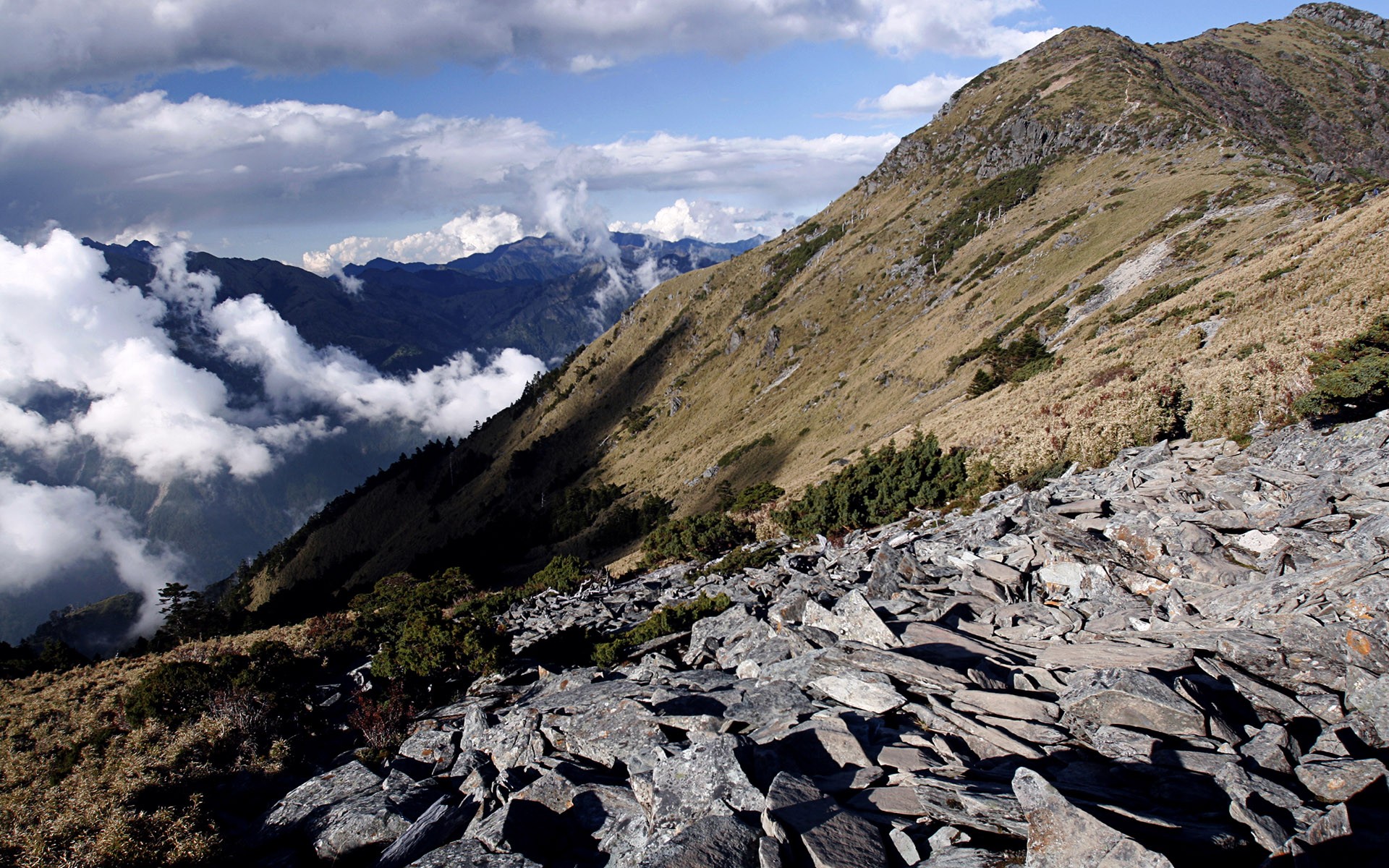 Mountain side. Горе. Тайвань Горно. Горы Горная каменная река Якутия. Гора Вовцке.