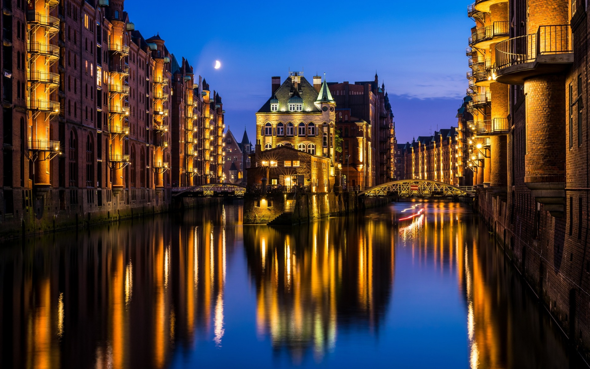 speicherstadt, wasserschloss, hamburg