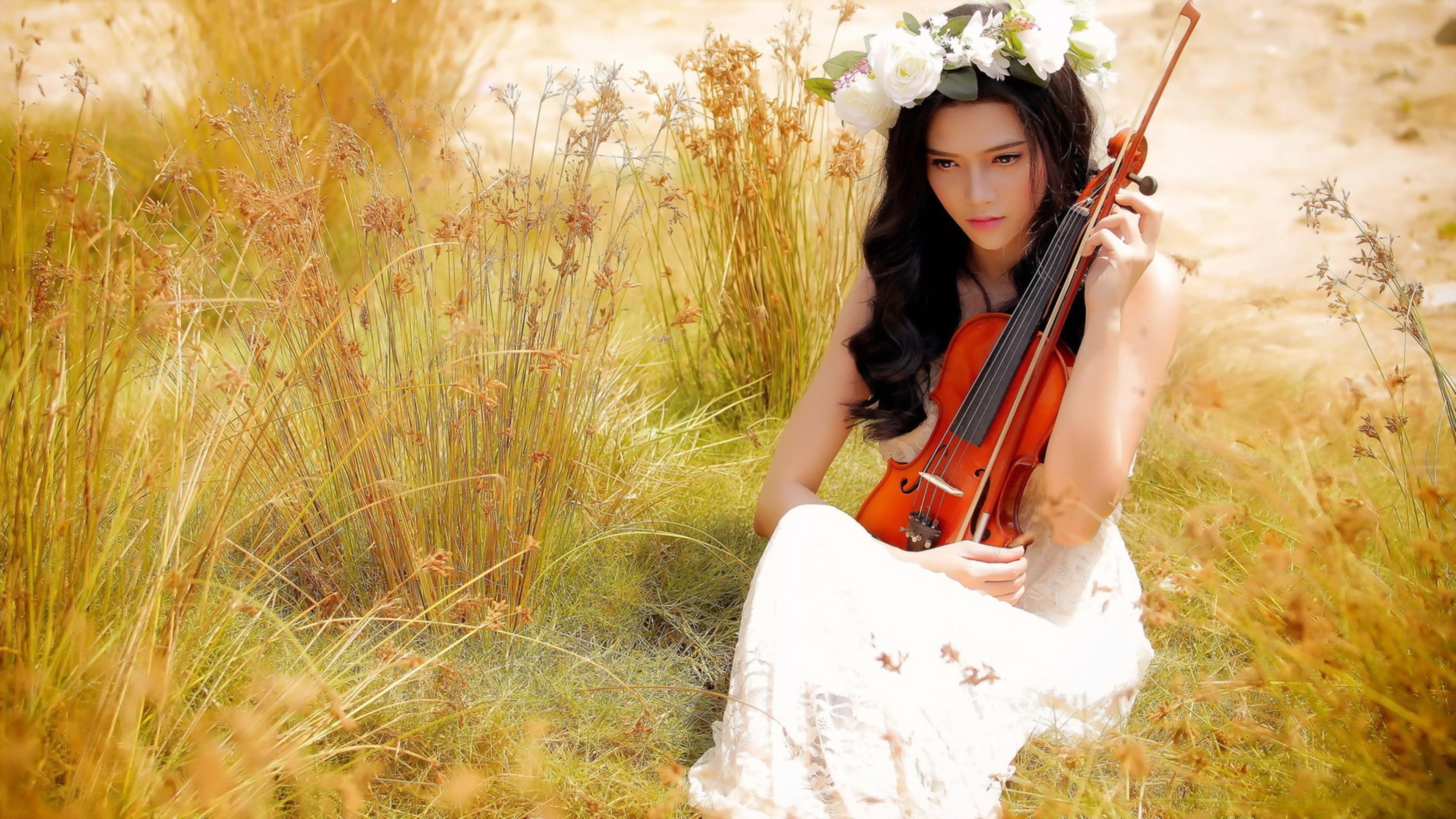 Какие мелодии играют на скрипке. Девушки со скрипкой. Девушка со скрипкой на природе. Фотосессия со скрипкой. Фотосессия со скрипкой на природе.