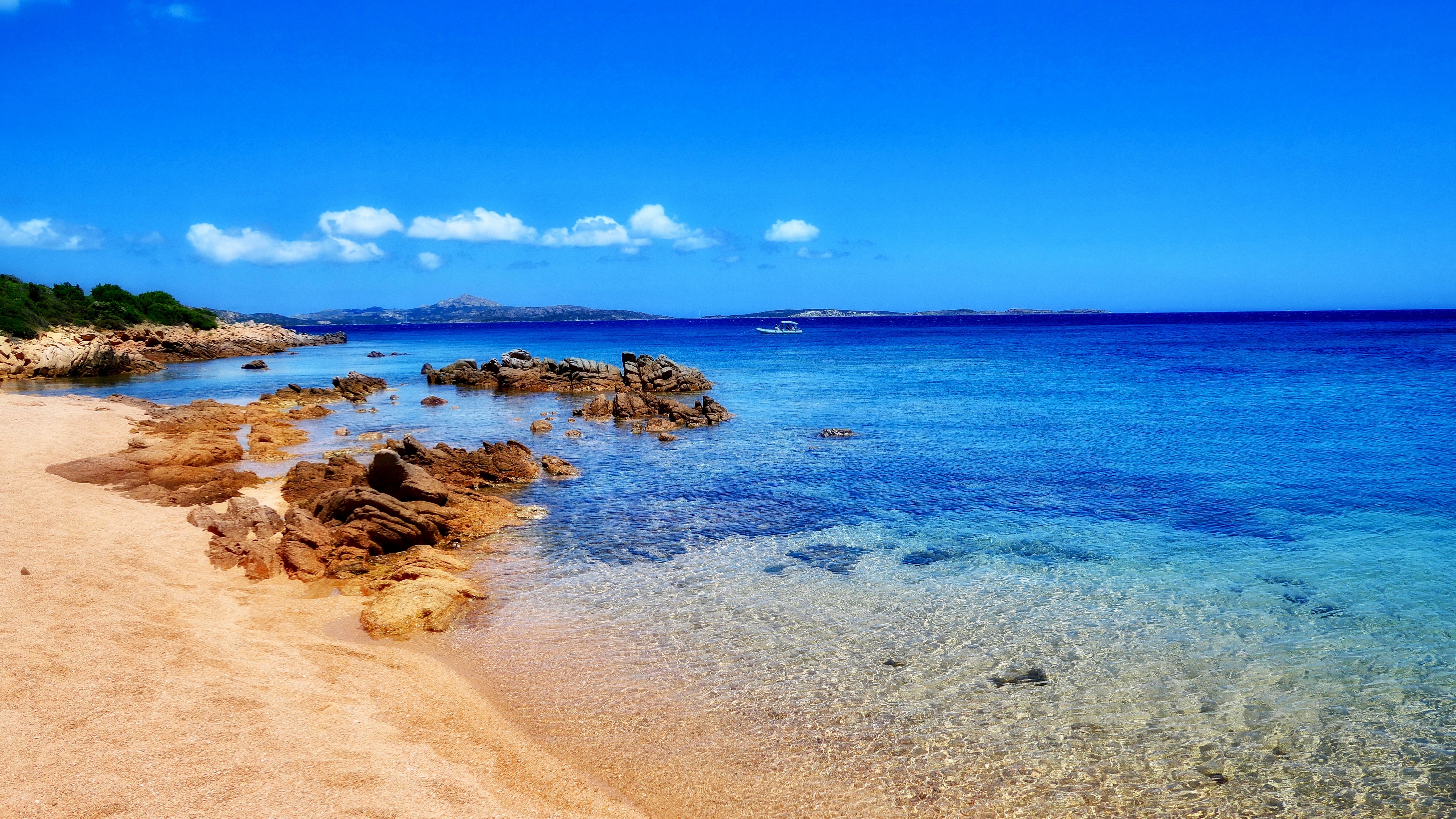 Какое время на море. Корсика остров. Сaрдинии пляж вода. Пляж Blue Water. Сардиния пляж песок.