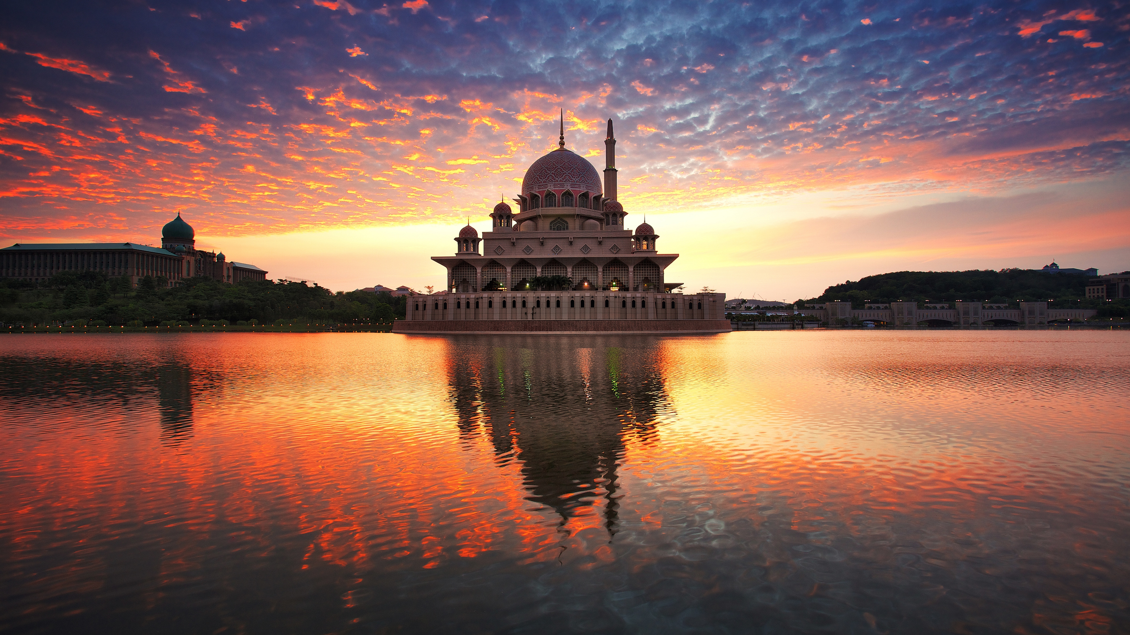 Восточная малайзия. Мечеть Путра Малайзия. Тадж-Махал. Мавзолей Тадж-Махал в Индии. Джал Махал Индия.