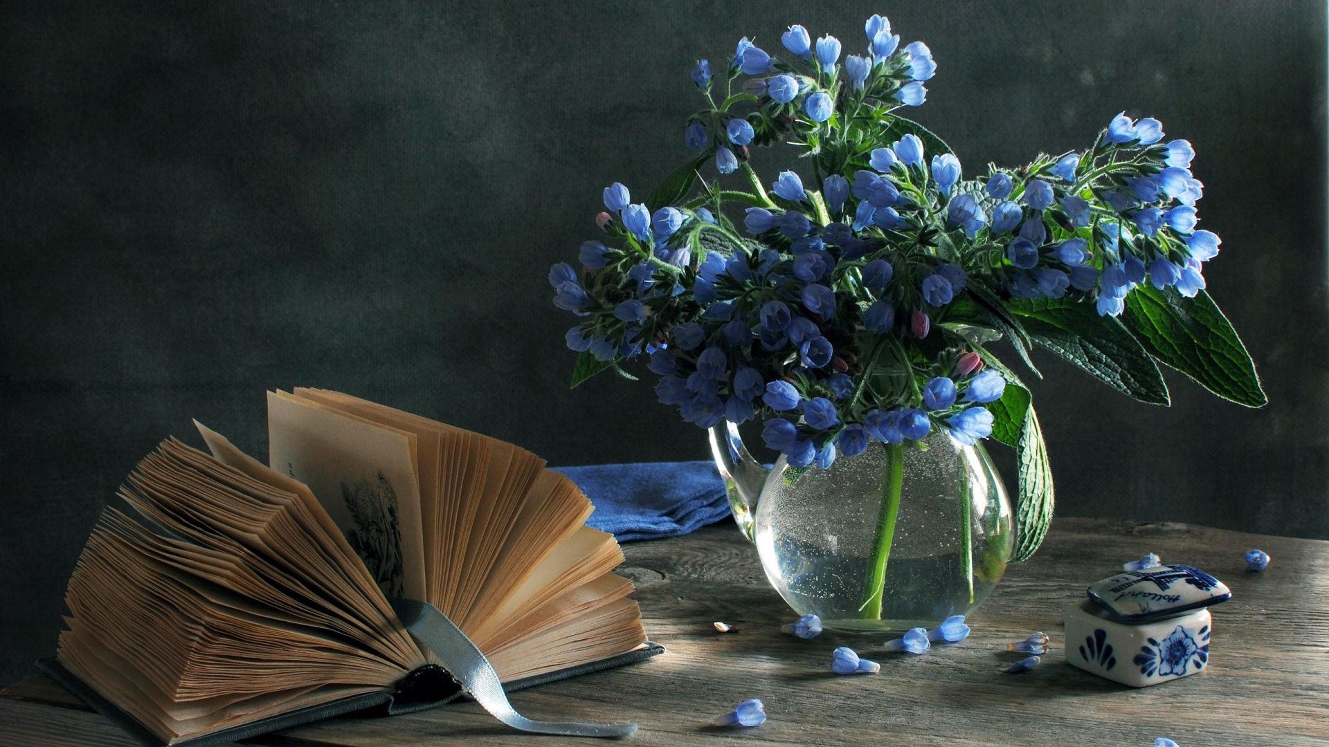 книга, цветы, натюрморт