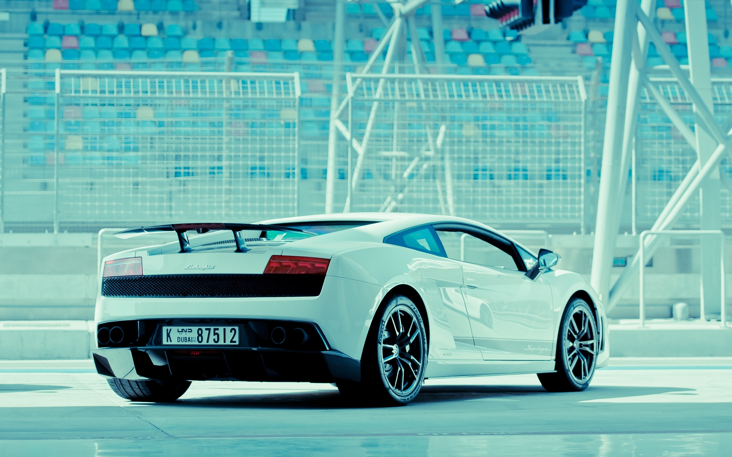 блондинки, латуни