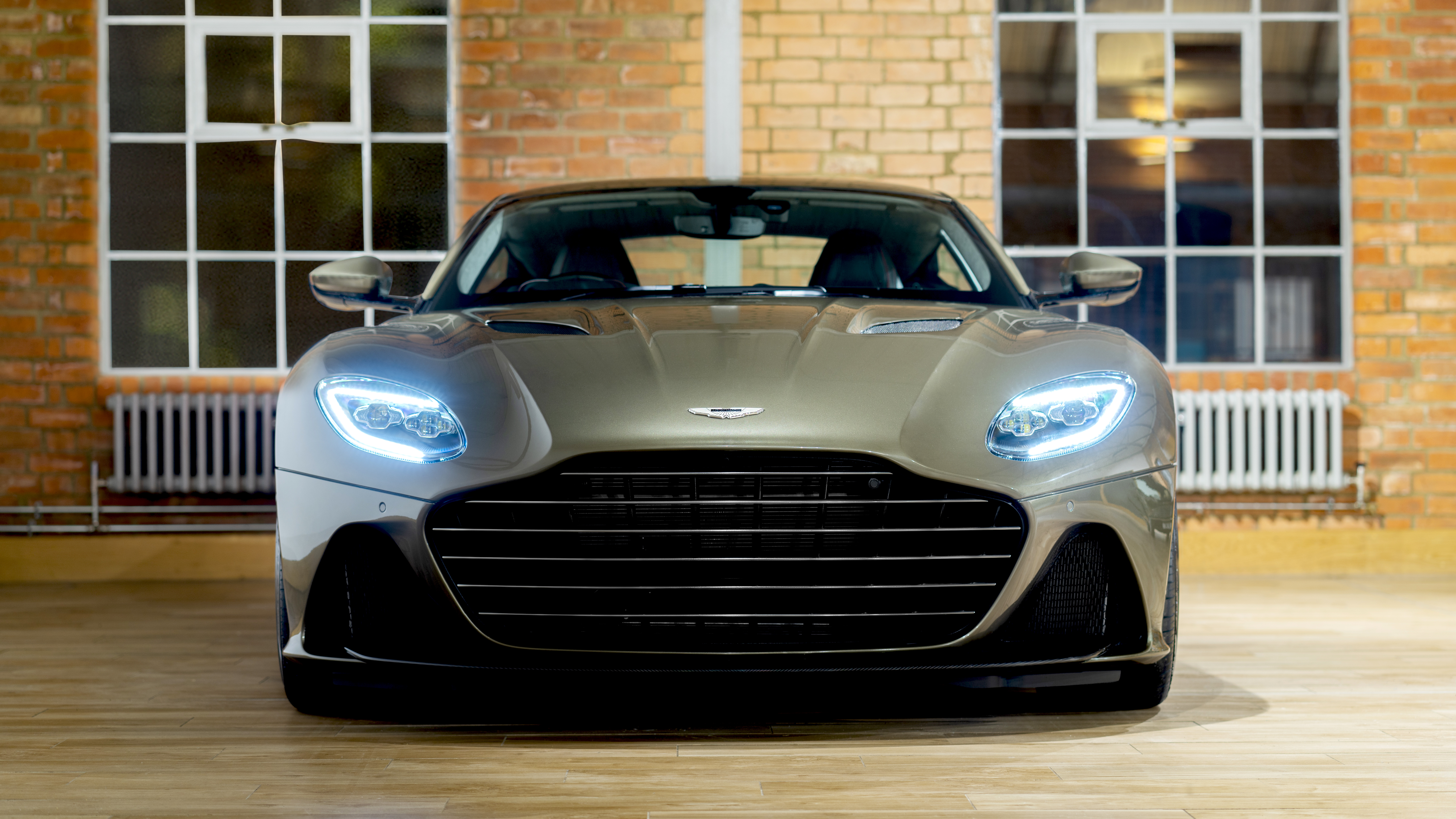 Silver car. Астон Мартин. Aston Martin DBS Superleggera. Aston Martin OHMSS. Aston Martin DBS 007 Edition.