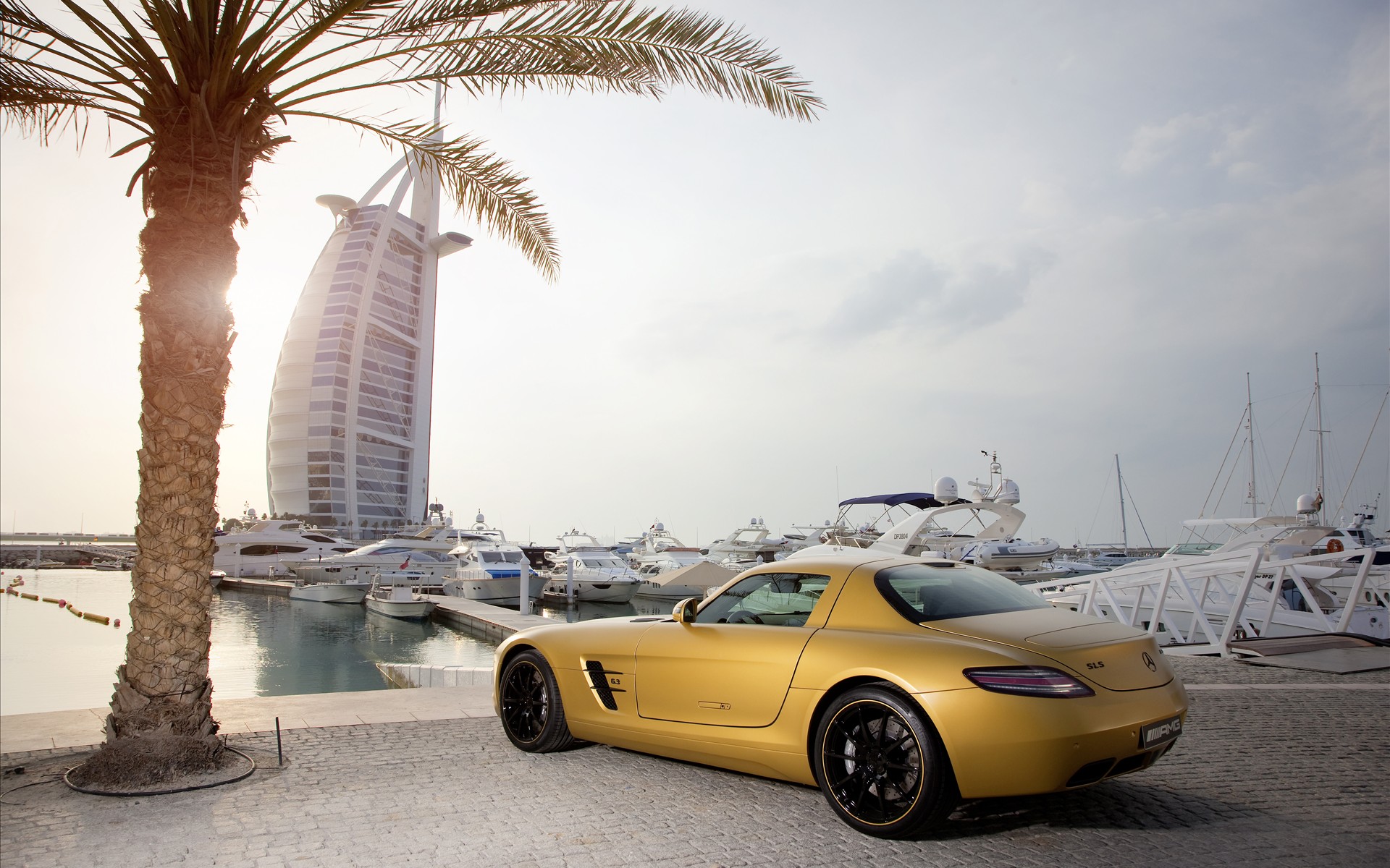 Bugatti Dubai Дубаи Желтая скачать